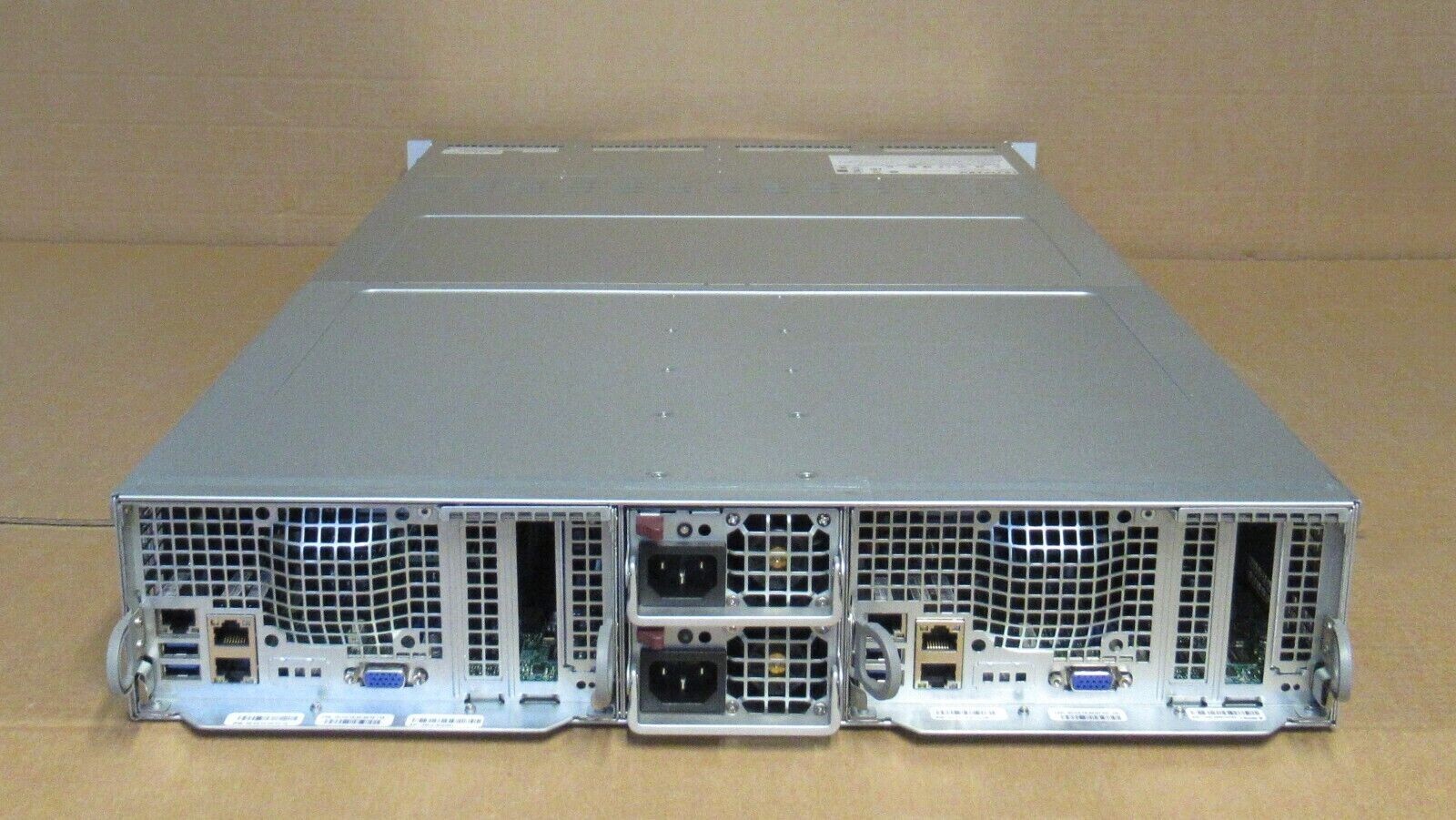 Supermicro SuperServer CSE-827 12×3.5″ Bay 2x Node X10DRT-P 4x Intel Xeon 128GB