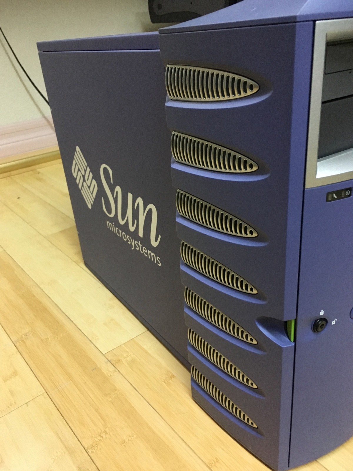 SUN V250 2×1.28Ghz 8gbRAM 73gbHDD, DVD, DDS4 Tape, 1xP/S, Test-PASS, W:30d