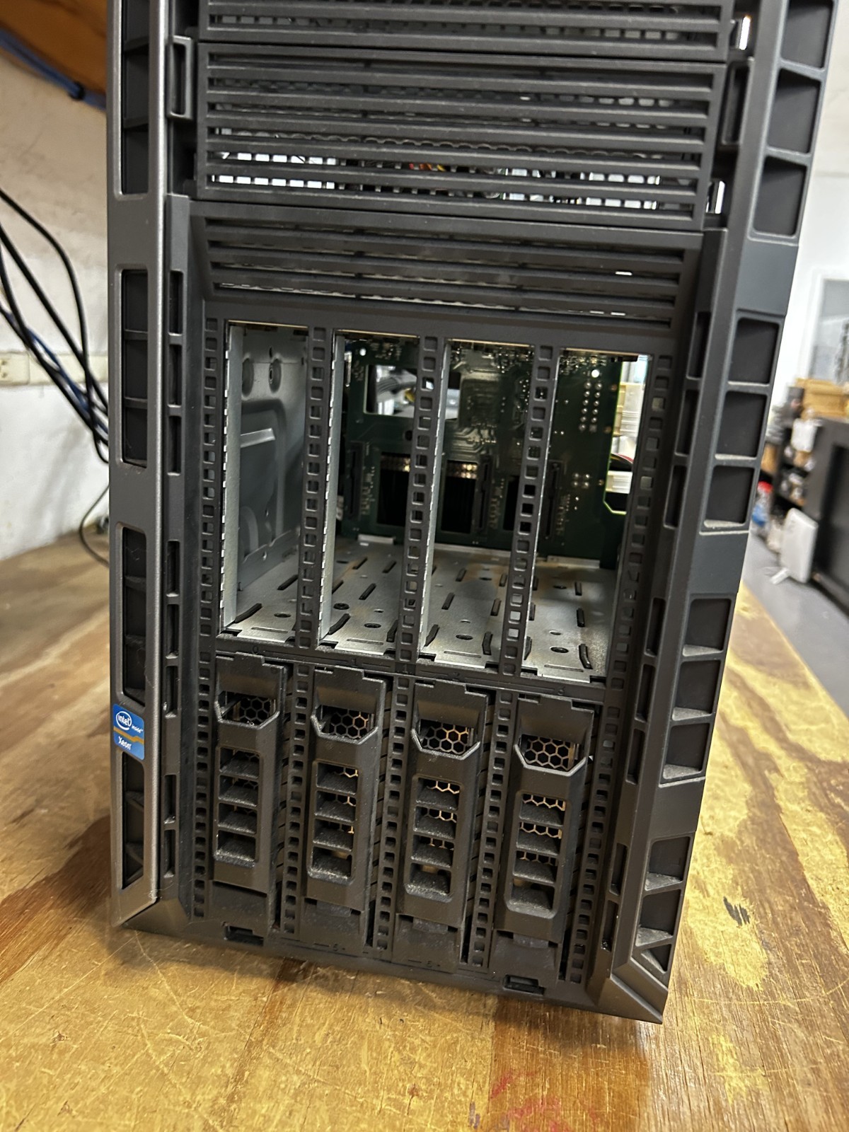 Dell PowerEdge T420 Xeon E5-2420 1.90 Ghz 12Gb ECC no HDD/SSD