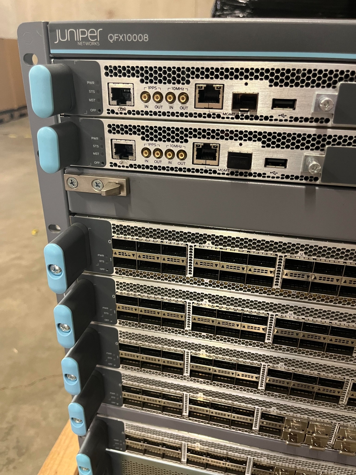 Juniper Networks QFX10008 2x QFX10000-30C 2x QFX10000-RE 5x QFX10000-36Q Switch