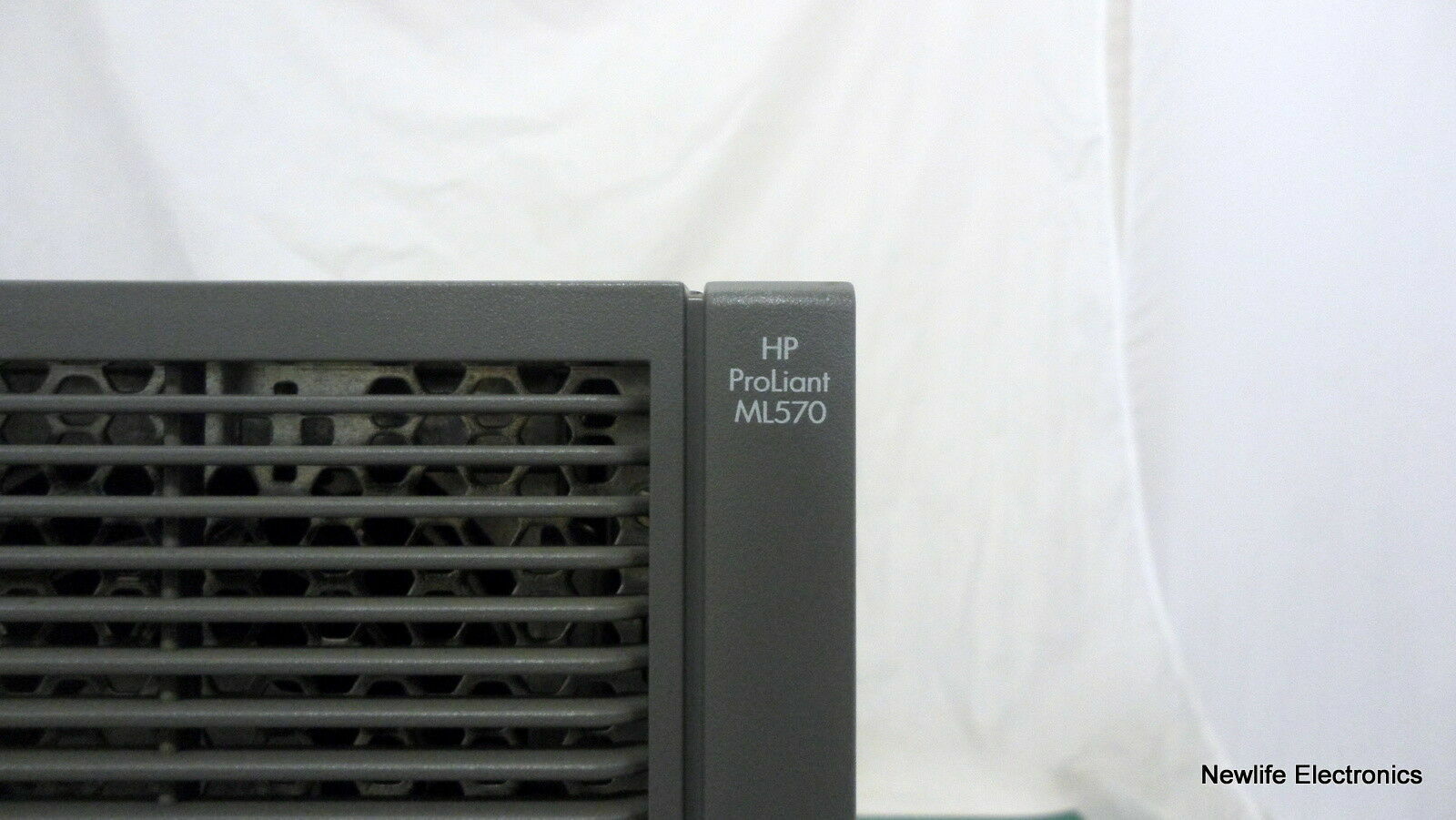 HP 403690-001 ProLiant ML570 G4 Server (2 x 2.8GHz CPU/No RAM/No Drives)