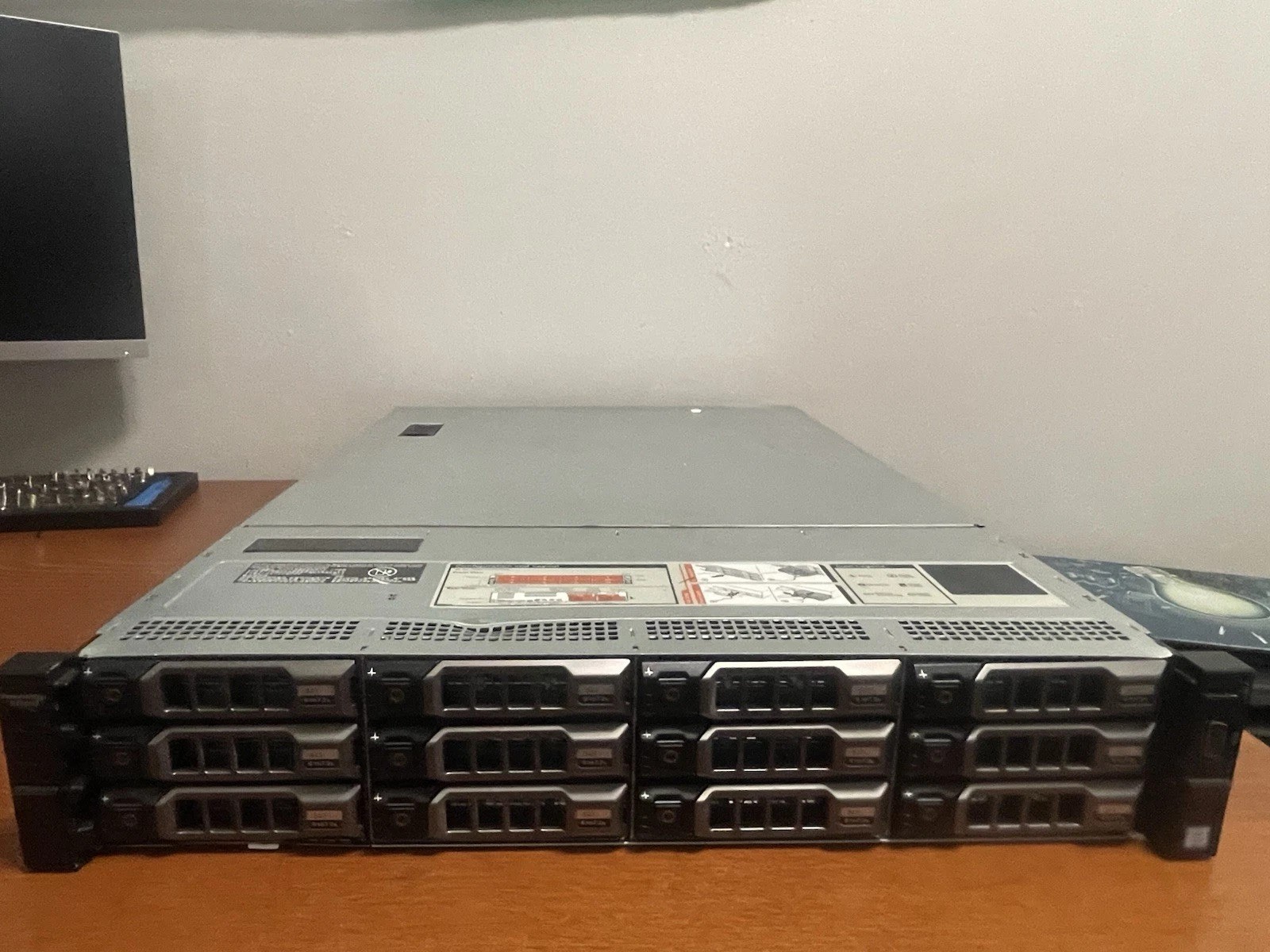 Dell R730XD 12x 3.5″ bays + 2x E5-2600 v4 DDR4 + 2x 750W + H730mini 2x10GbE