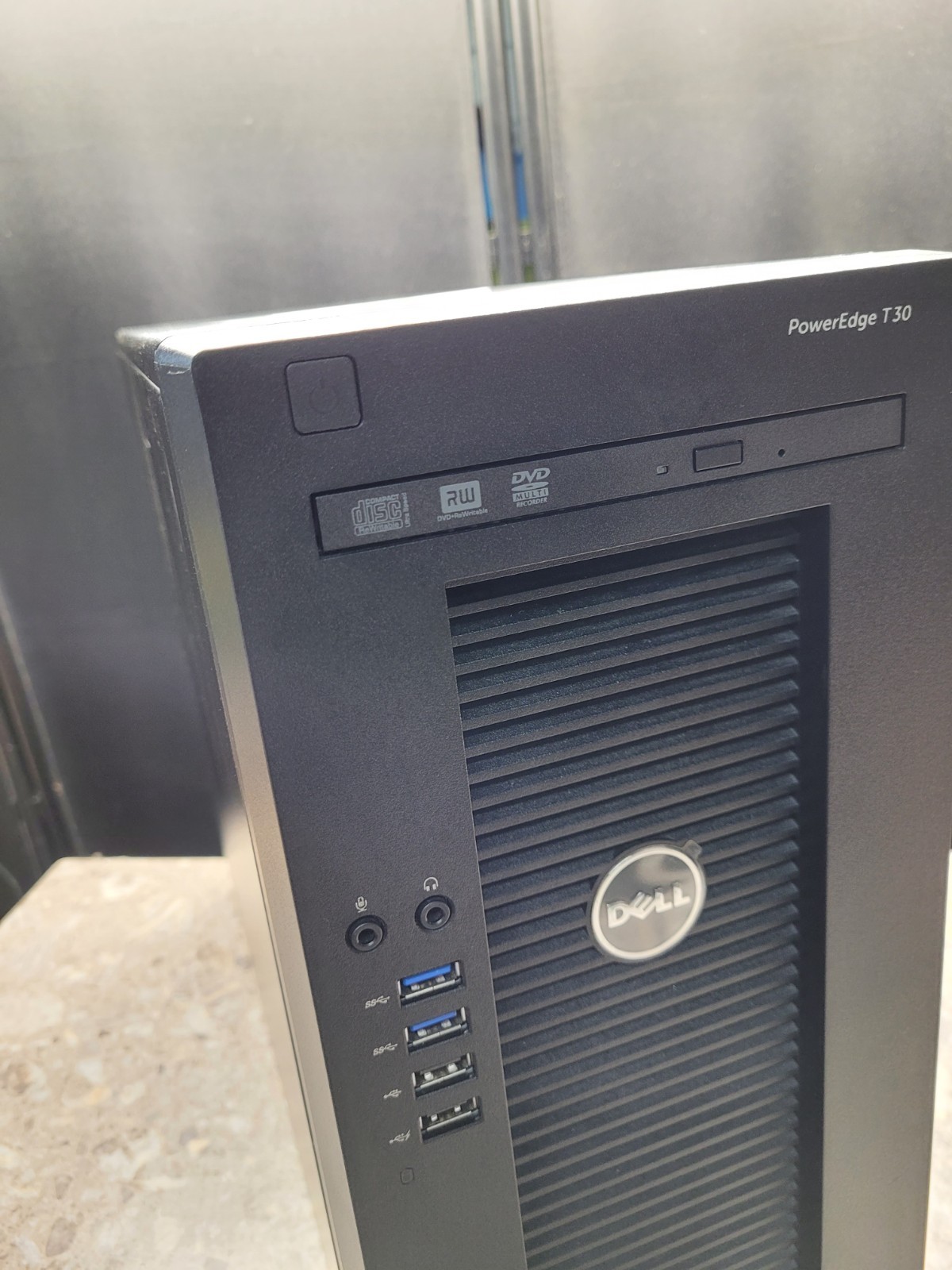 Dell PowerEdge T30 Tower Server (E3-1225v5, 16GB RAM, no OS/HDD) Quadro p4000