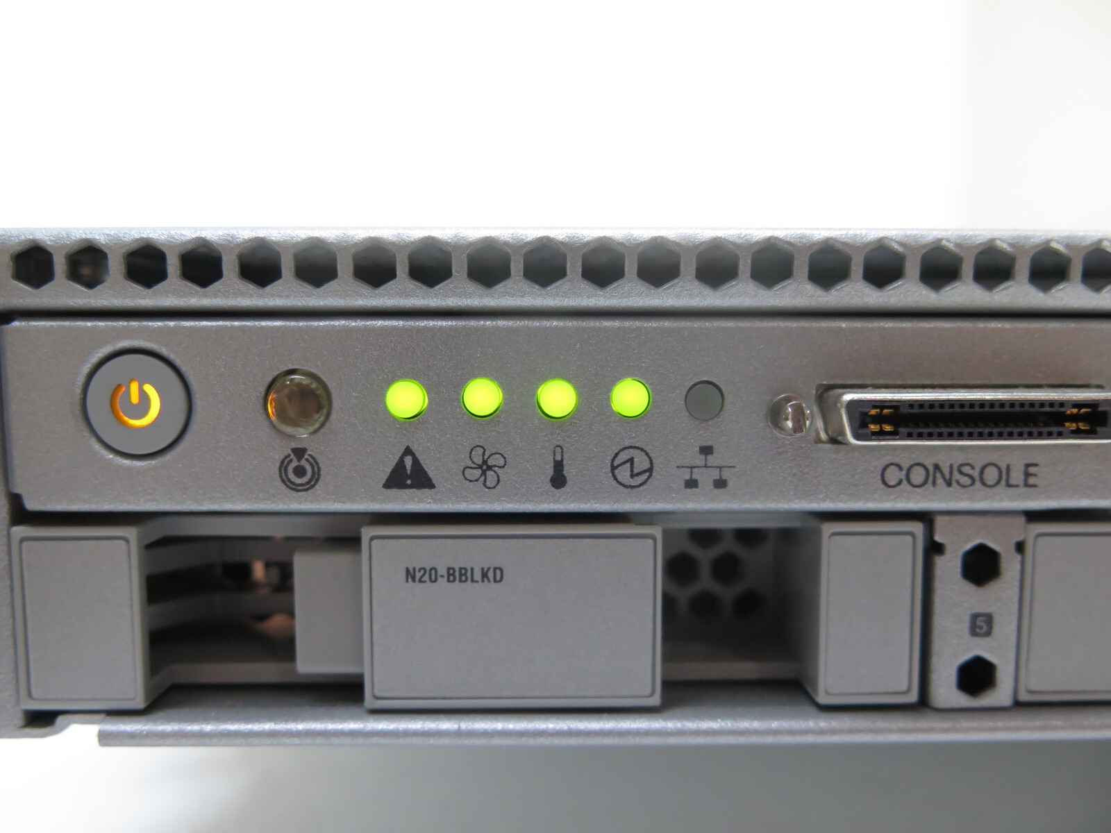 Cisco SNS-3495-K9 UCS C220 M3 2x E5-2609 v1 2.4GHz 32GB RAM 8-Bay 2.5″ Server