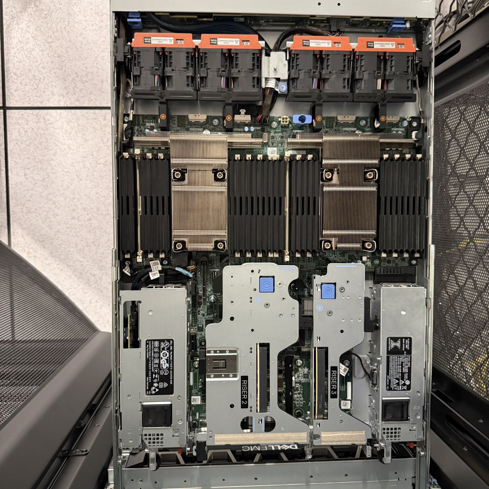 Dell Poweredge R650 2xGold 6346 No RAM 8xSFF H345 iDRAC 9 2x1400w 2x480GB BOSS