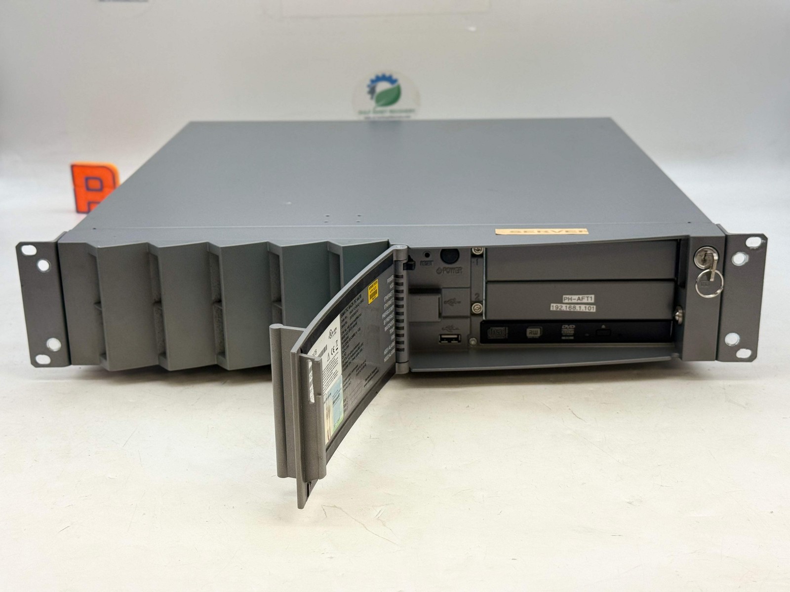 Siemens 6AG4112-0AA21-0BX3 Simatic Rack PC 647B w/ (x2) 6GK1161-3AA01 (Used)