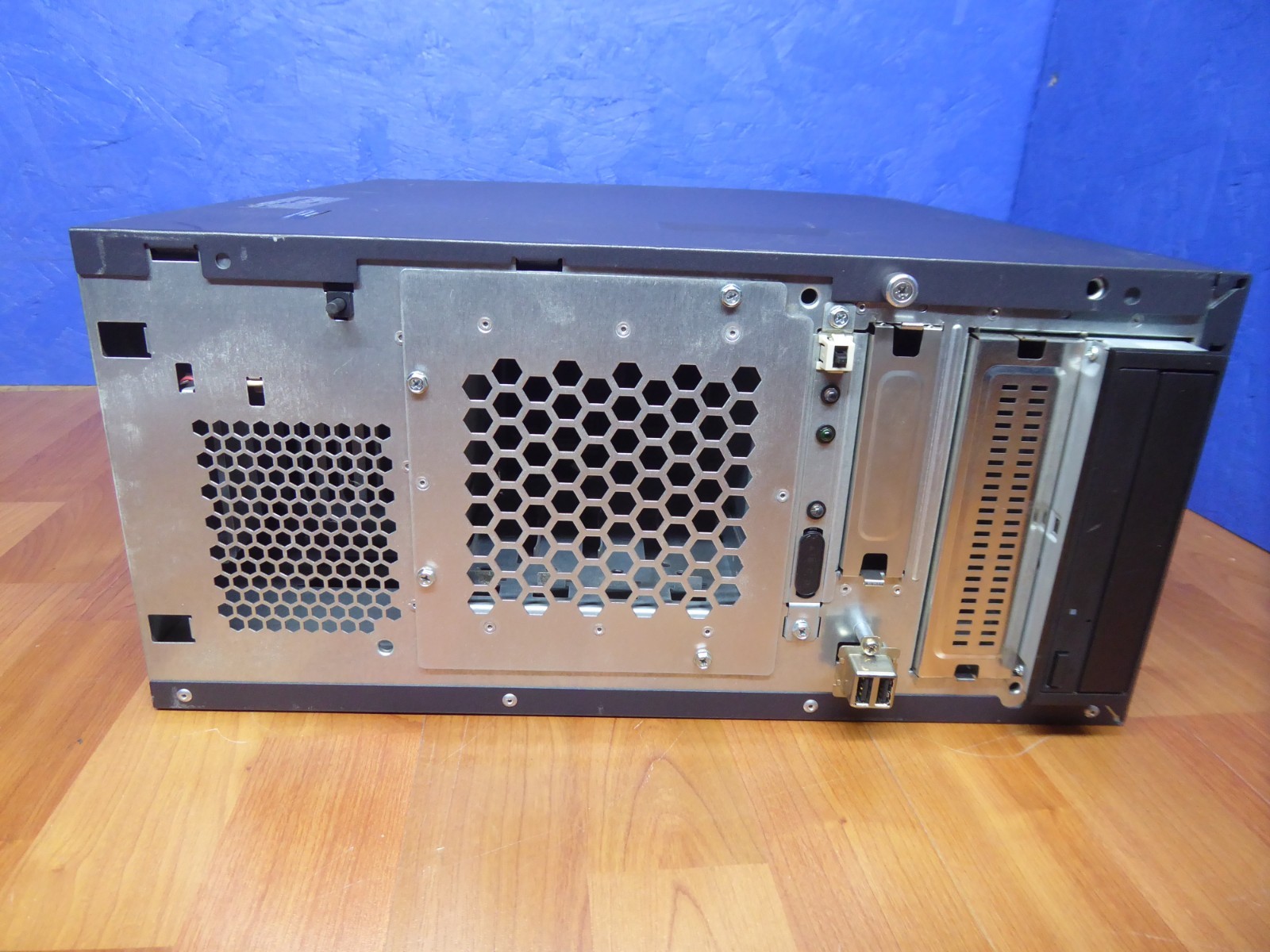 DELL POWEREDGE 830 TOWER SERVER PENTIUM D 3.0GHz 4GB HJ159 GD278