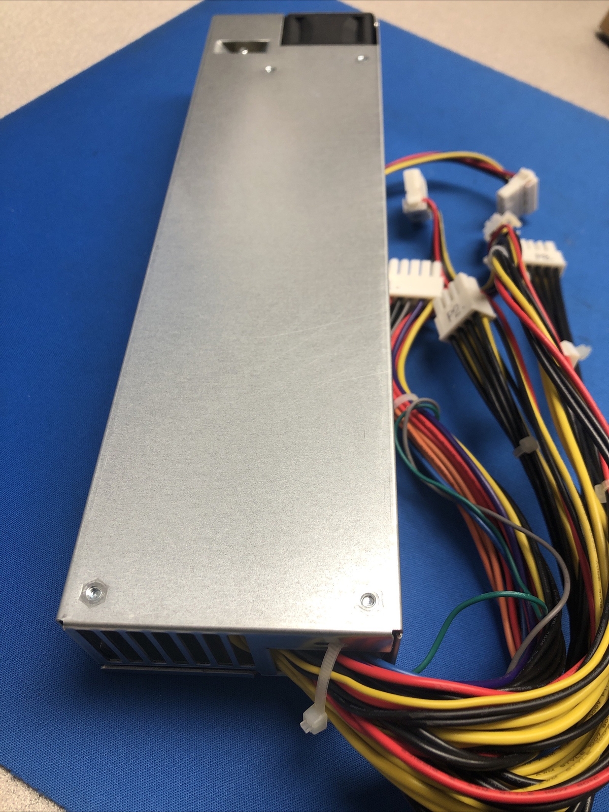 NEW supermicro PWS-563-1H20 / SWITCHING POWER SPPLY /MAX OUT POT 560W