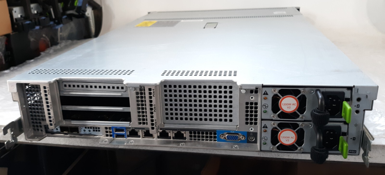 Cisco UCSC-C220-M4S Server NO RAM HDD w/ 2640V3 Proc + Caddies + 2x 1200W PSU