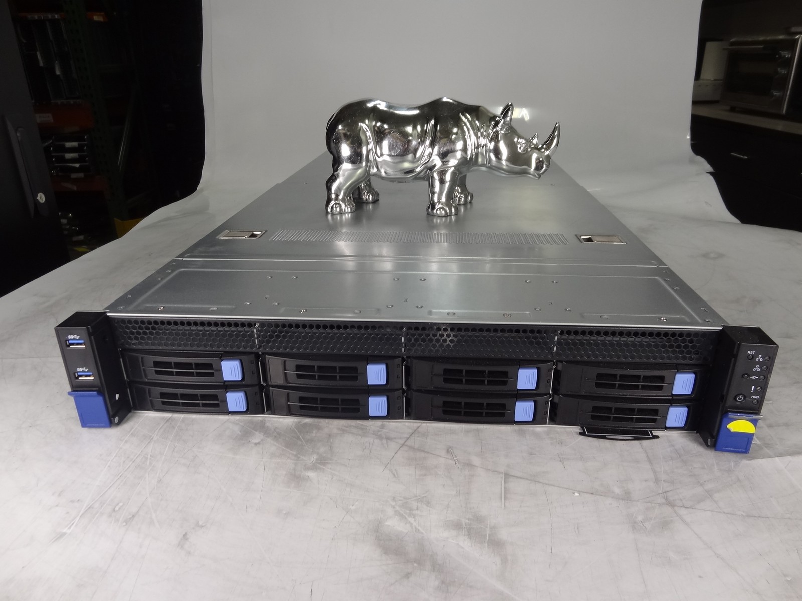 Tyan TN83-B8251 2U 8×3.5IN SATA/NVME GPU Server