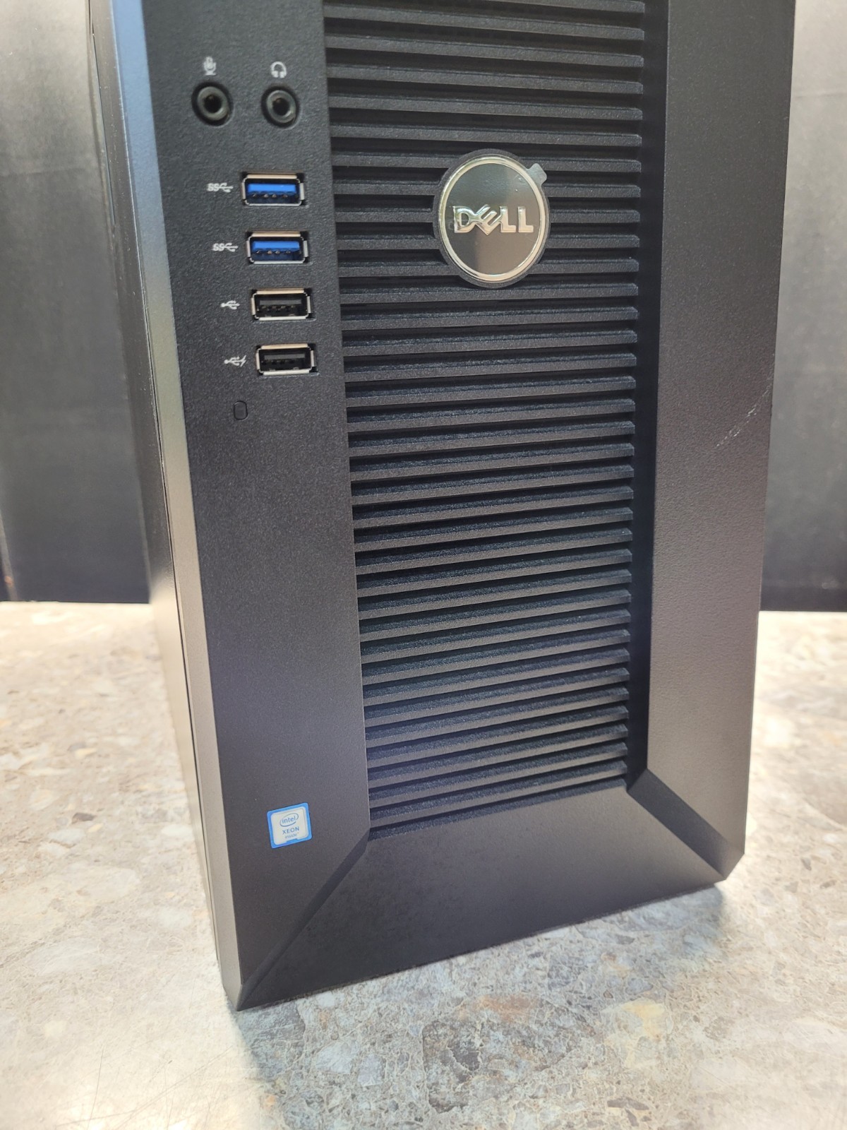 Dell PowerEdge T30 Tower Server (E3-1225v5, 16GB RAM, no OS/HDD) Quadro p4000
