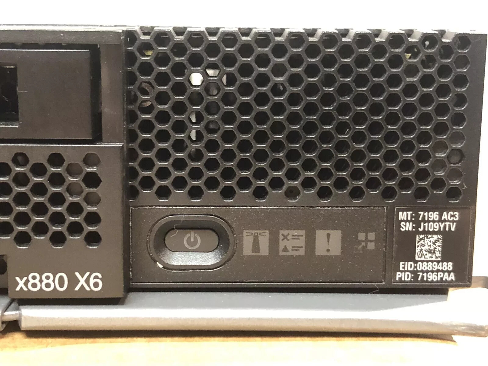 Lenovo FlexSystem x880 X6 Two E7-8867V3 2.5GHz 32 Core 1024GB 2x SFF Server