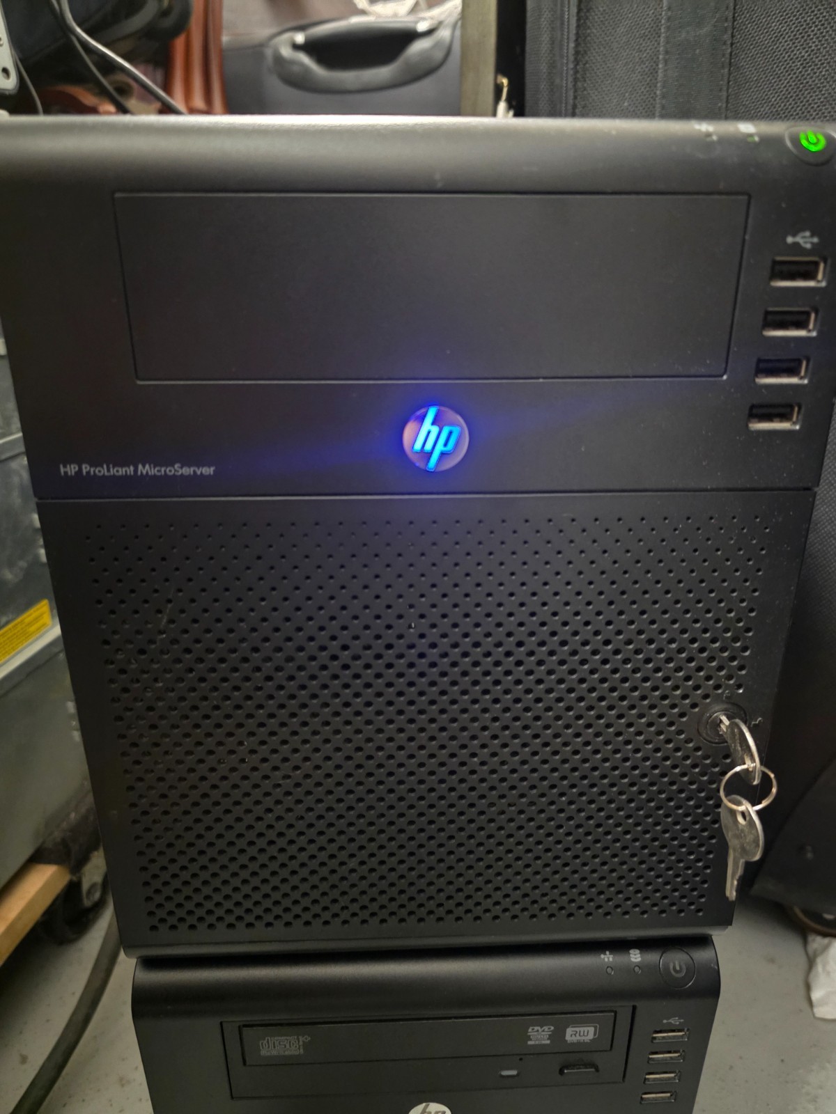HP ProLiant MicroServer N40L AMD 1.5Ghz 8GB RAM 128 G | 4-Bay NAS