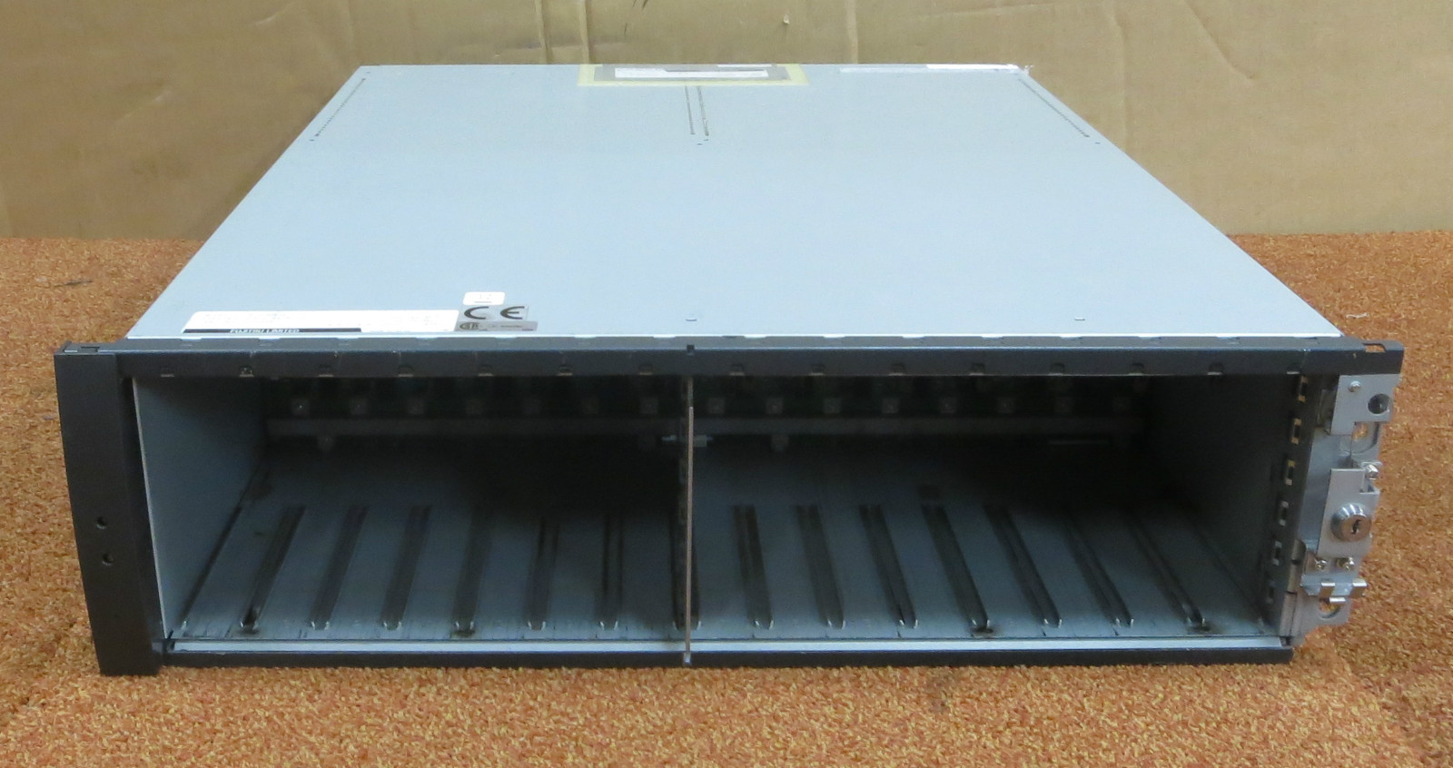 Fujitsu CA06794-B132 E300DE1U Storage 15 Drive Bay Array NO Rails NO HDD’s