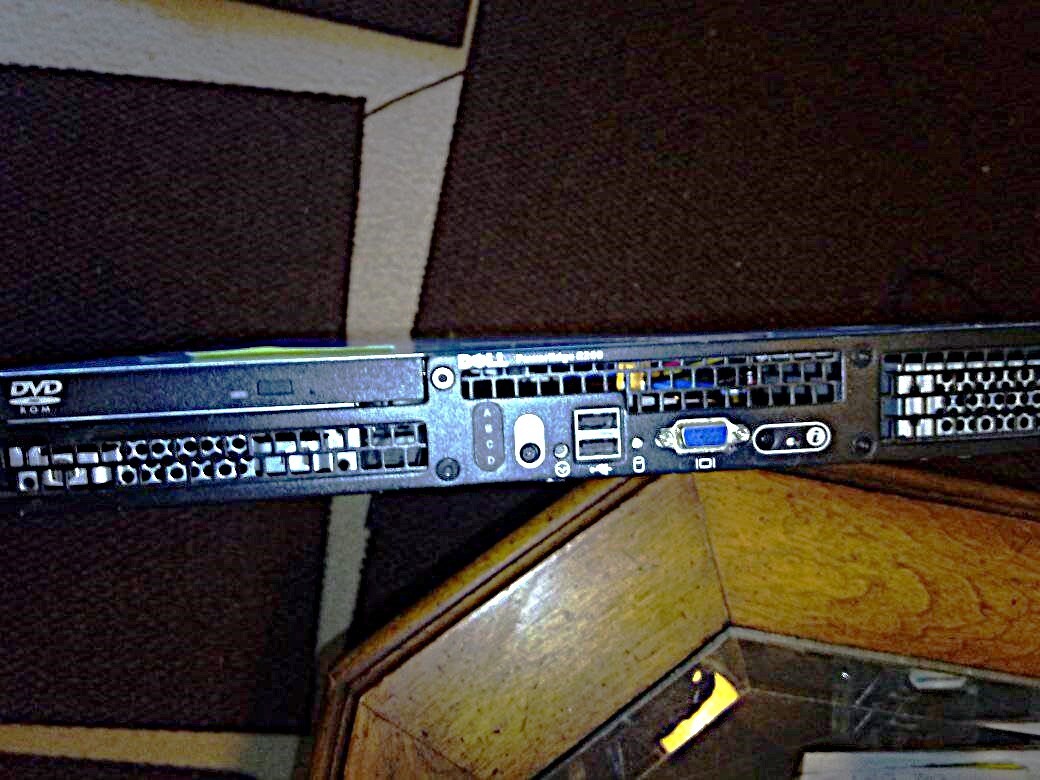 Dell PowerEdge R200 Intel Xeon 3.00GHz, 2GB Ram, NO HDD/OS