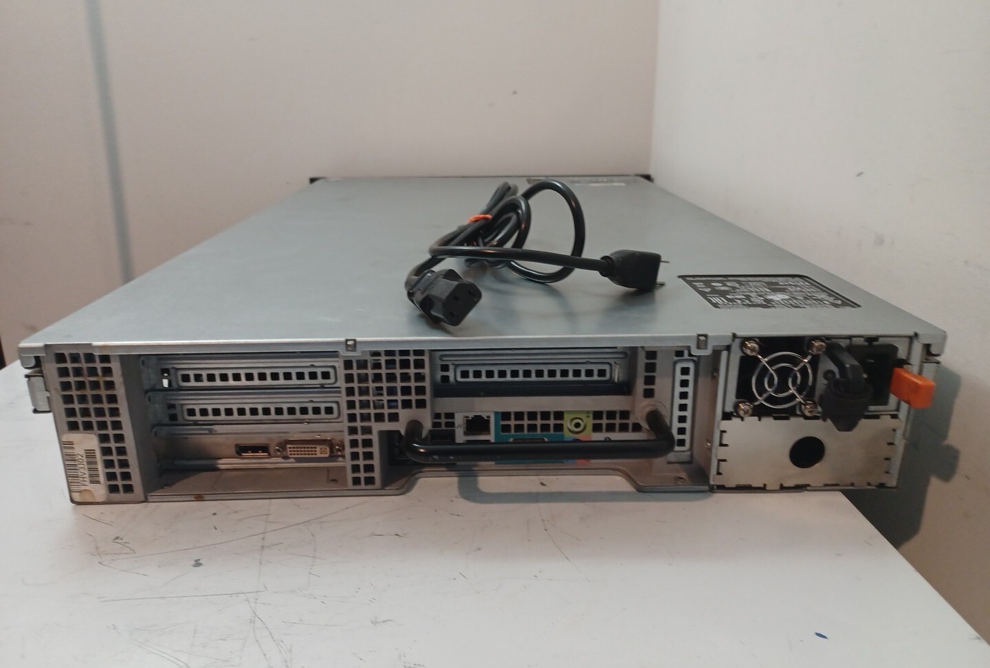 DELL PRECISION R7610 WORKSTATION 1x EIGHT CORE E5-2670 2.6GHz 8GB RAM 4x TRAYS