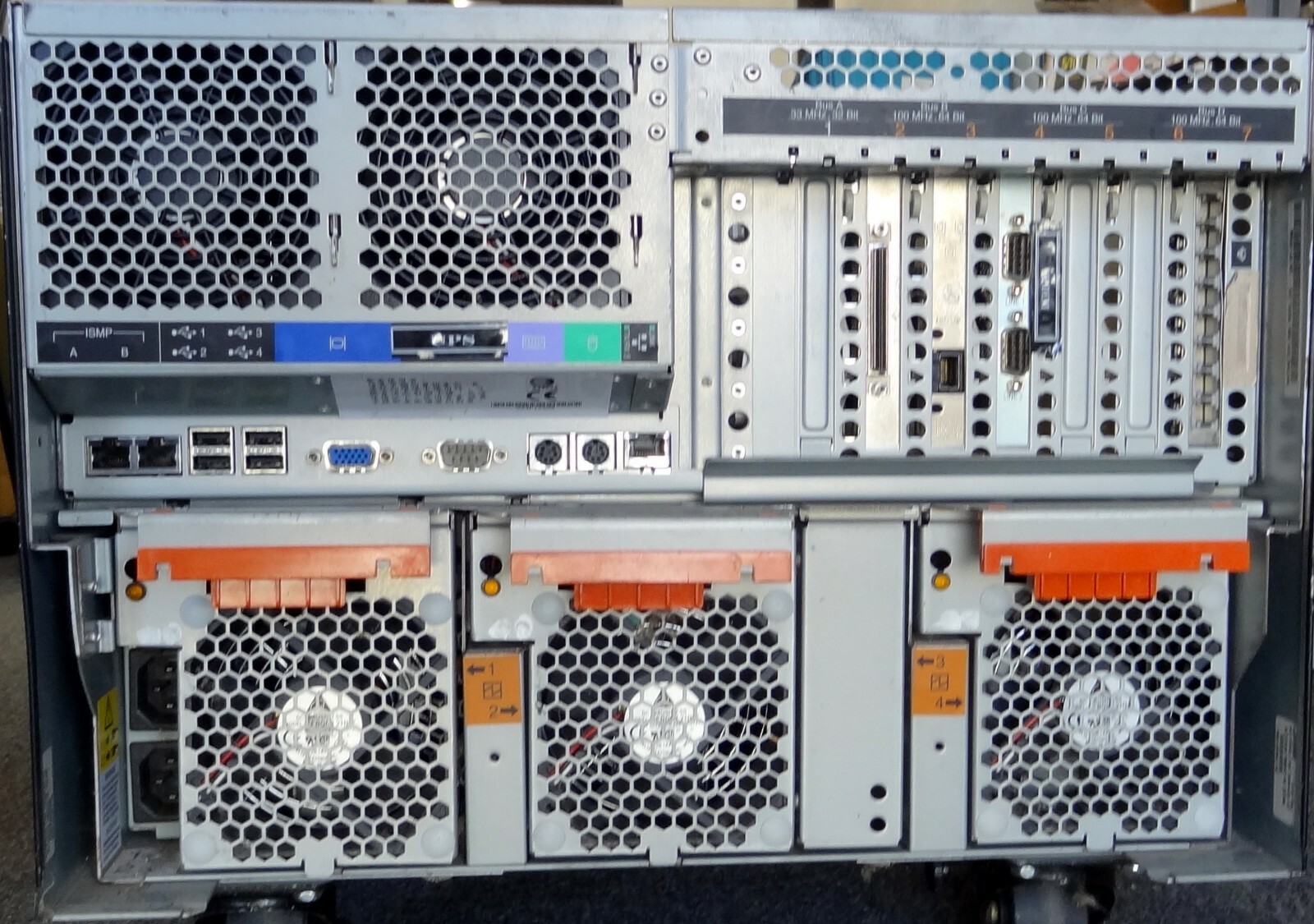 IBM xSeries 255 (8685C1X) Server 2x 2.0/2MB/400MHz SL66Z 1GB RAM 3x 36.4GB HDD