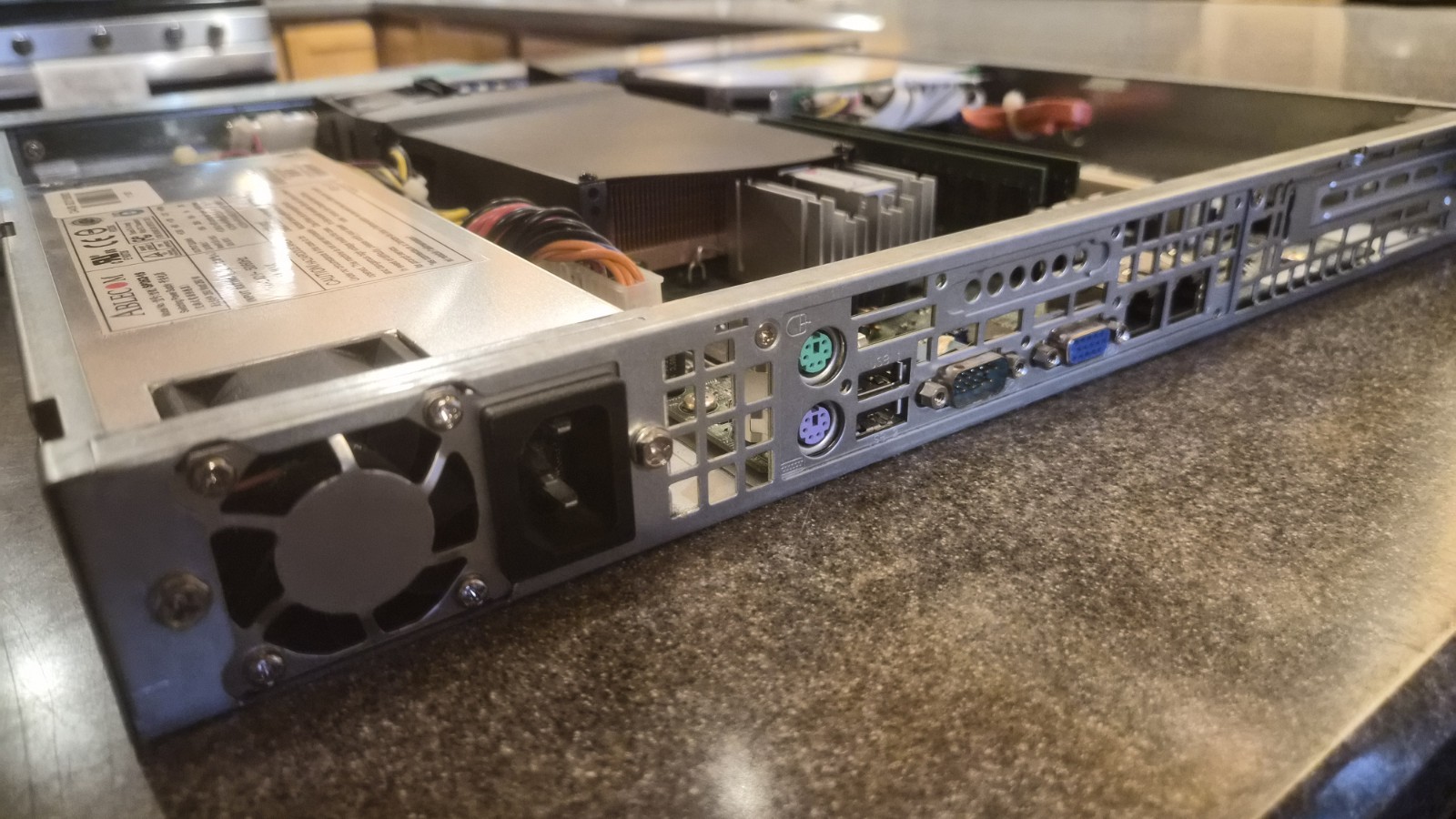 Supermicro Server Xeon X3430 2.40GHz 4GB IDE And SATA Onboard