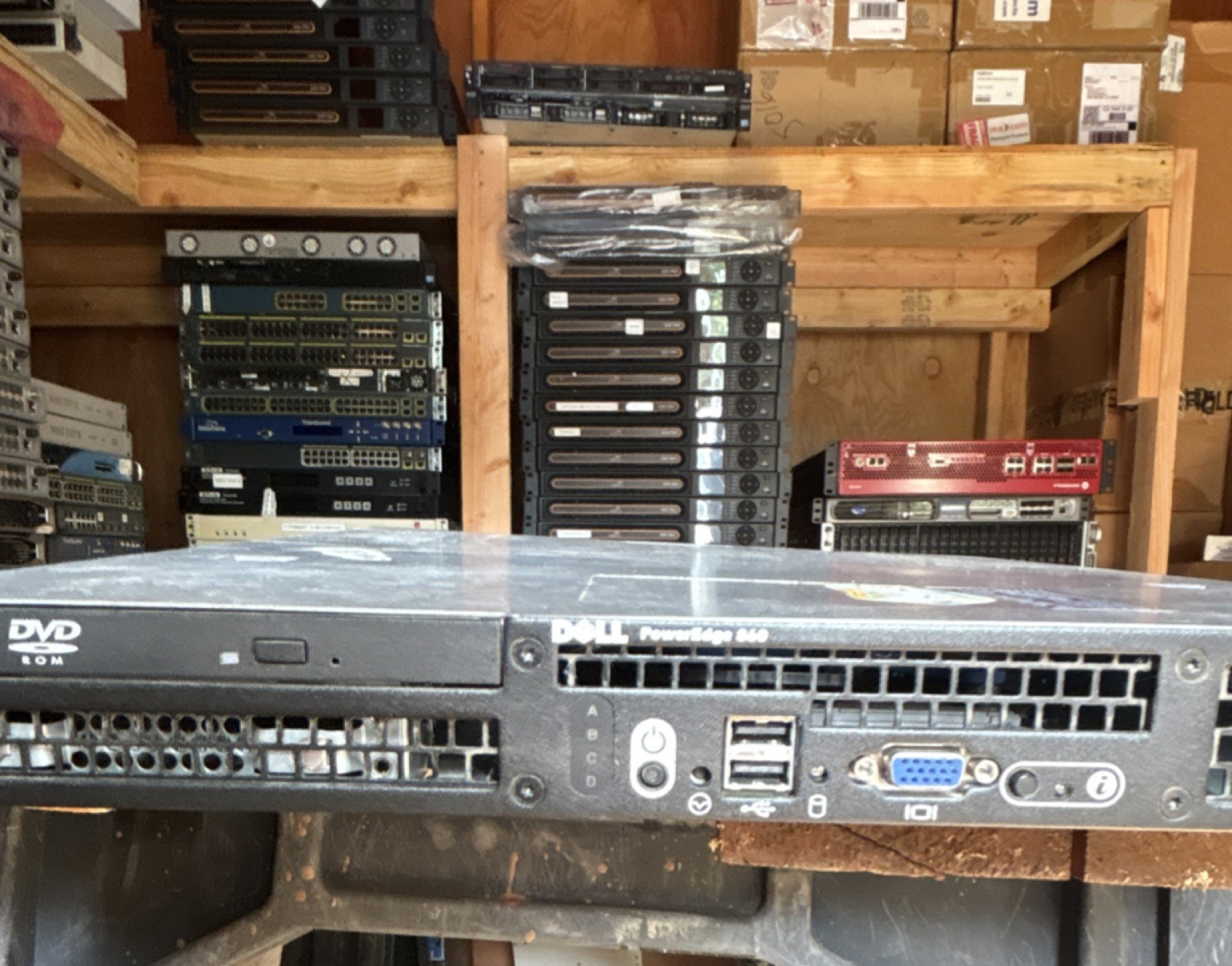 Dell PowerEdge 860 Rack Mountable Server PowerEdge 860 USB 2.0 Ethernet VGA