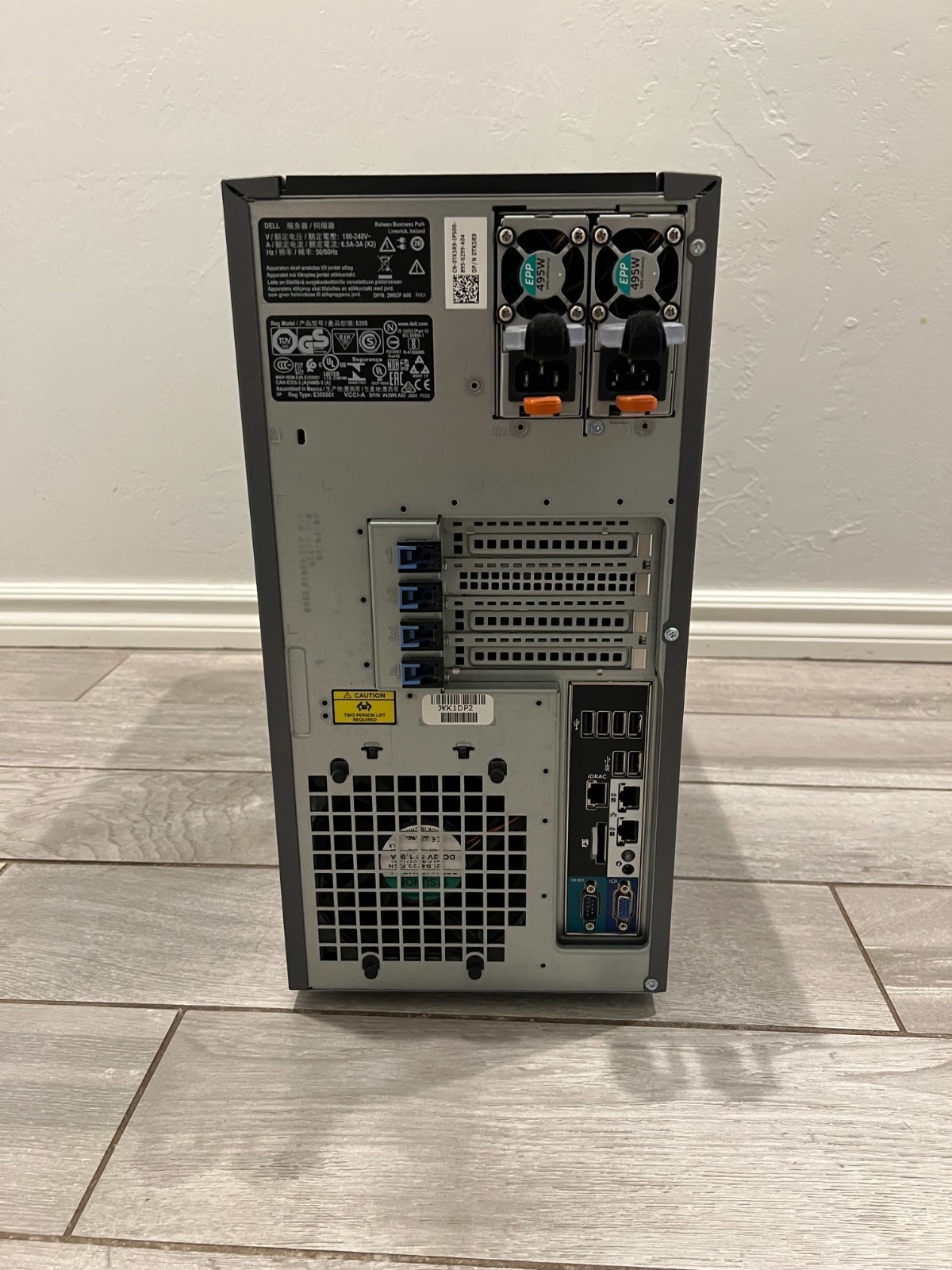 Dell PowerEdge T330 / Intel Xeon E3 1220 v5 3.0G/ 8GB RAM / 3X 300GB SAS / NO OS