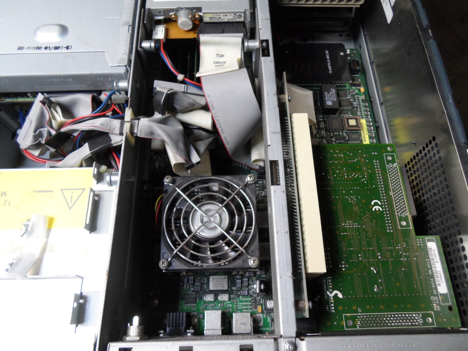 HP Compaq DEC AlphaServer 3X-73BAA-AA Alpha Server DS10 EV67 / 600MHz FDD CDROM