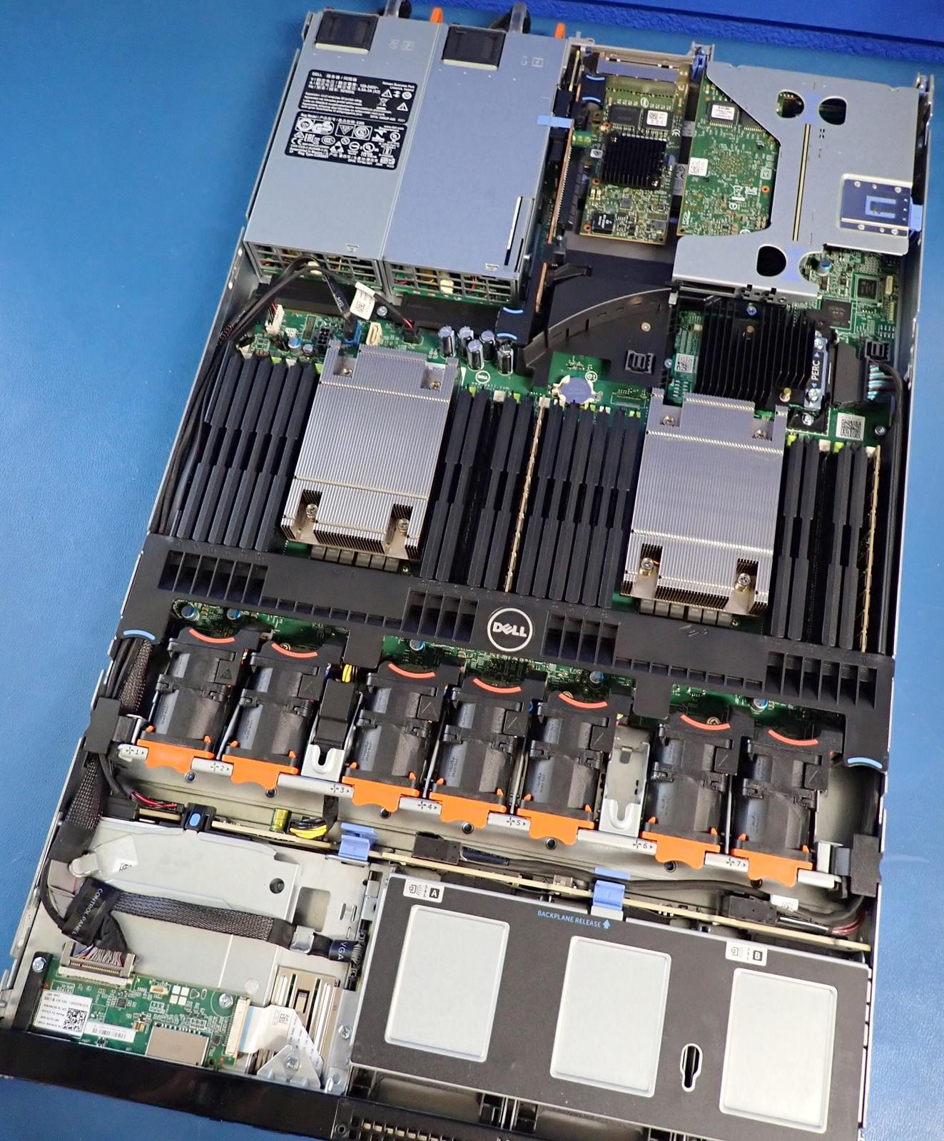 DELL POWEREDGE R630 2x Intel Xeon E5-2667 v4 128GBGB DDR4 RAM, PERC H330 Mini