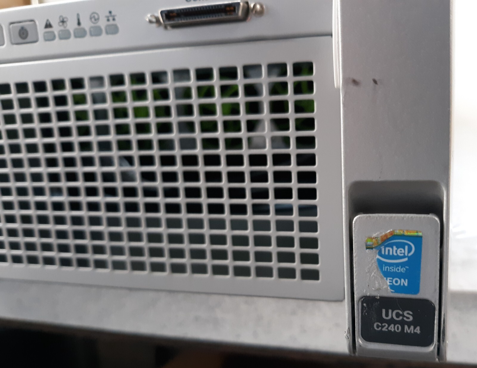 Cisco UCSC-C220-M4S Server NO RAM HDD w/ 2640V3 Proc + Caddies + 2x 1200W PSU