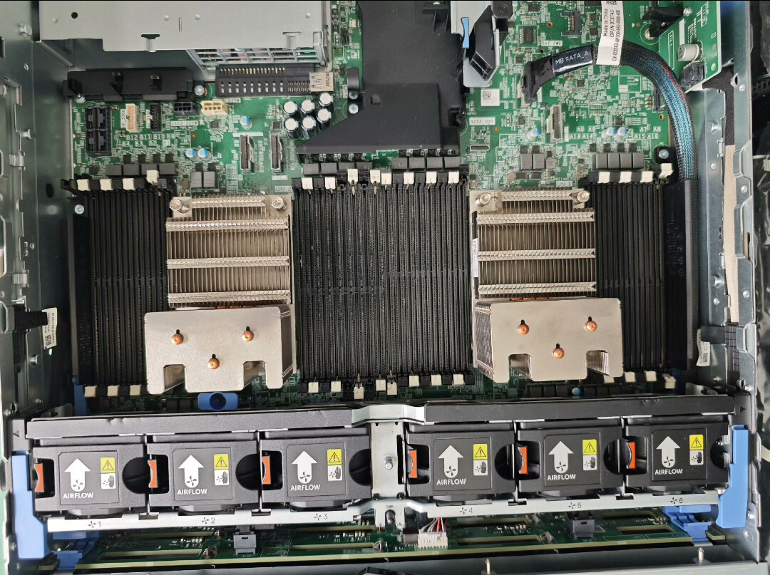 DELL PowerEdge R7425 Server 8X3.5″/2X750W PSU/H330/CTO