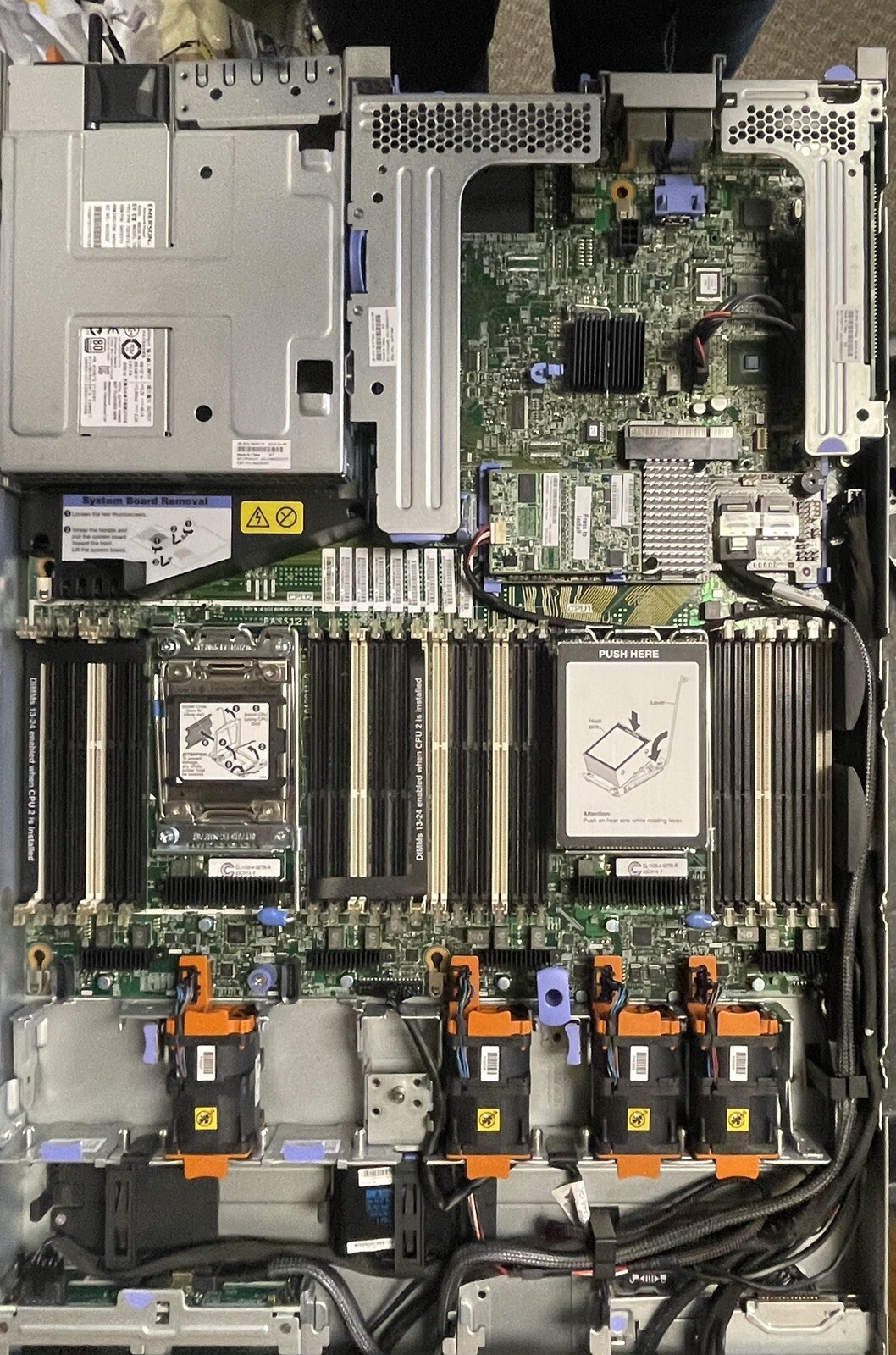 IBM System X3550 M4 NO CPU NO HDD NO RAM