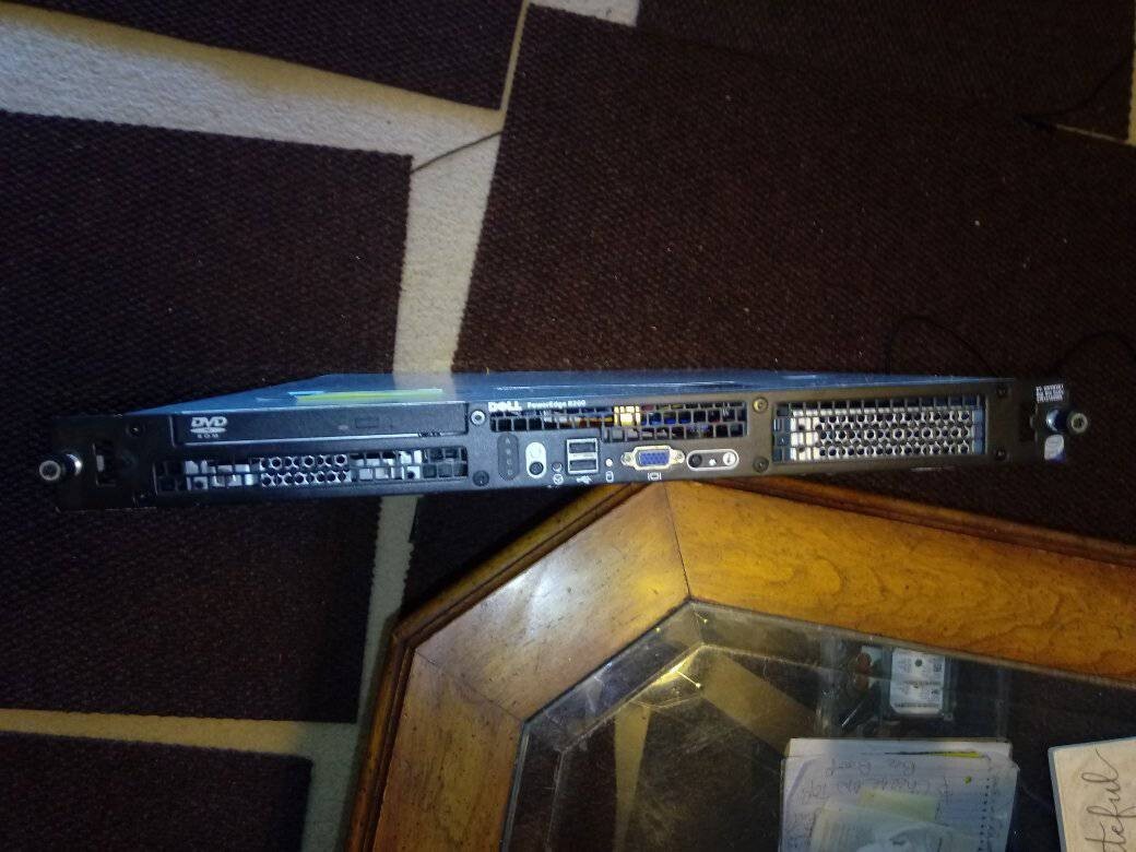Dell PowerEdge R200 Intel Xeon 3.00GHz, 2GB Ram, NO HDD/OS