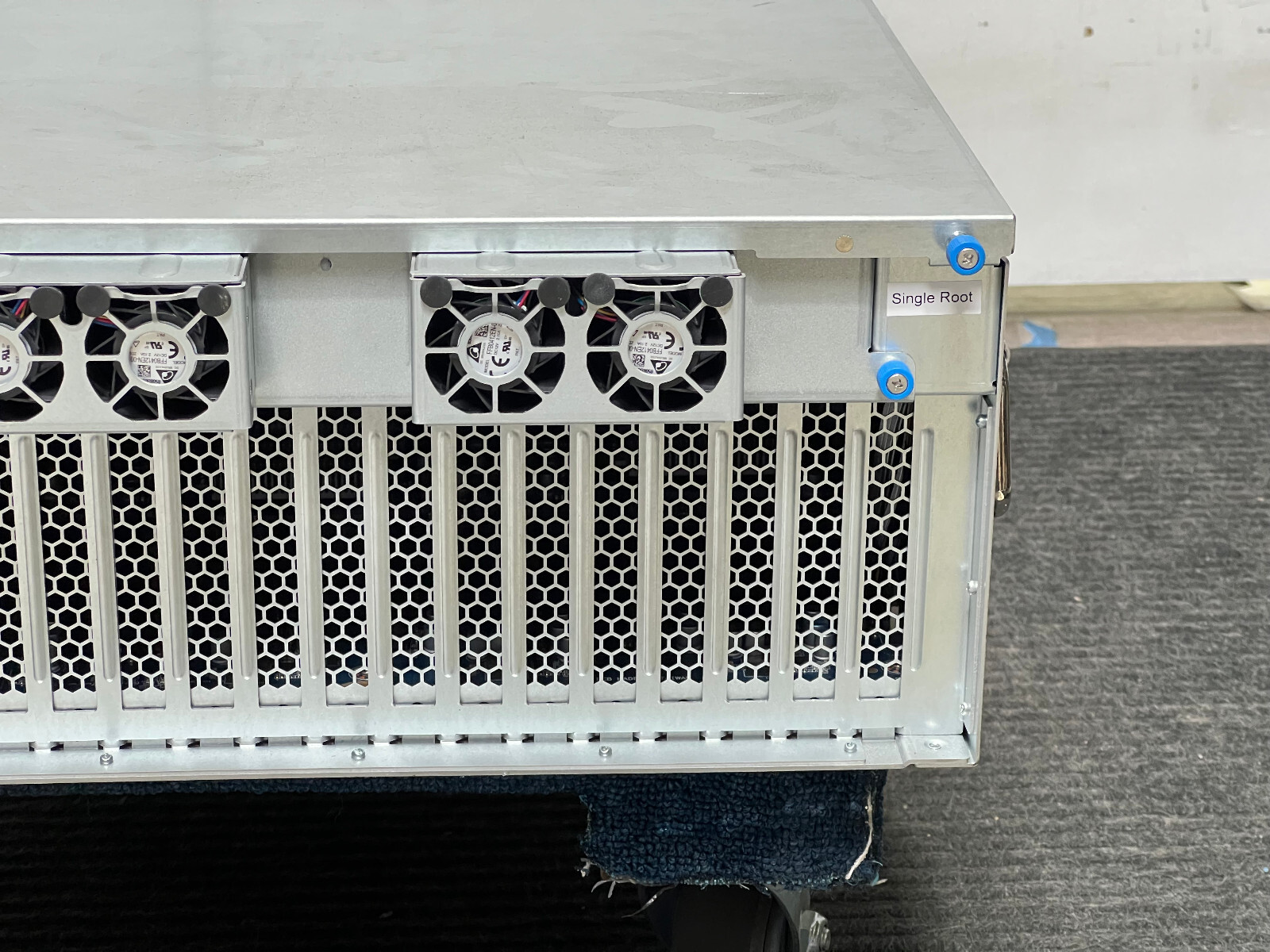 Penguin Computing Relion XE4118GT / MG61-G40 Server Barebone no CPU , RAM , HDD