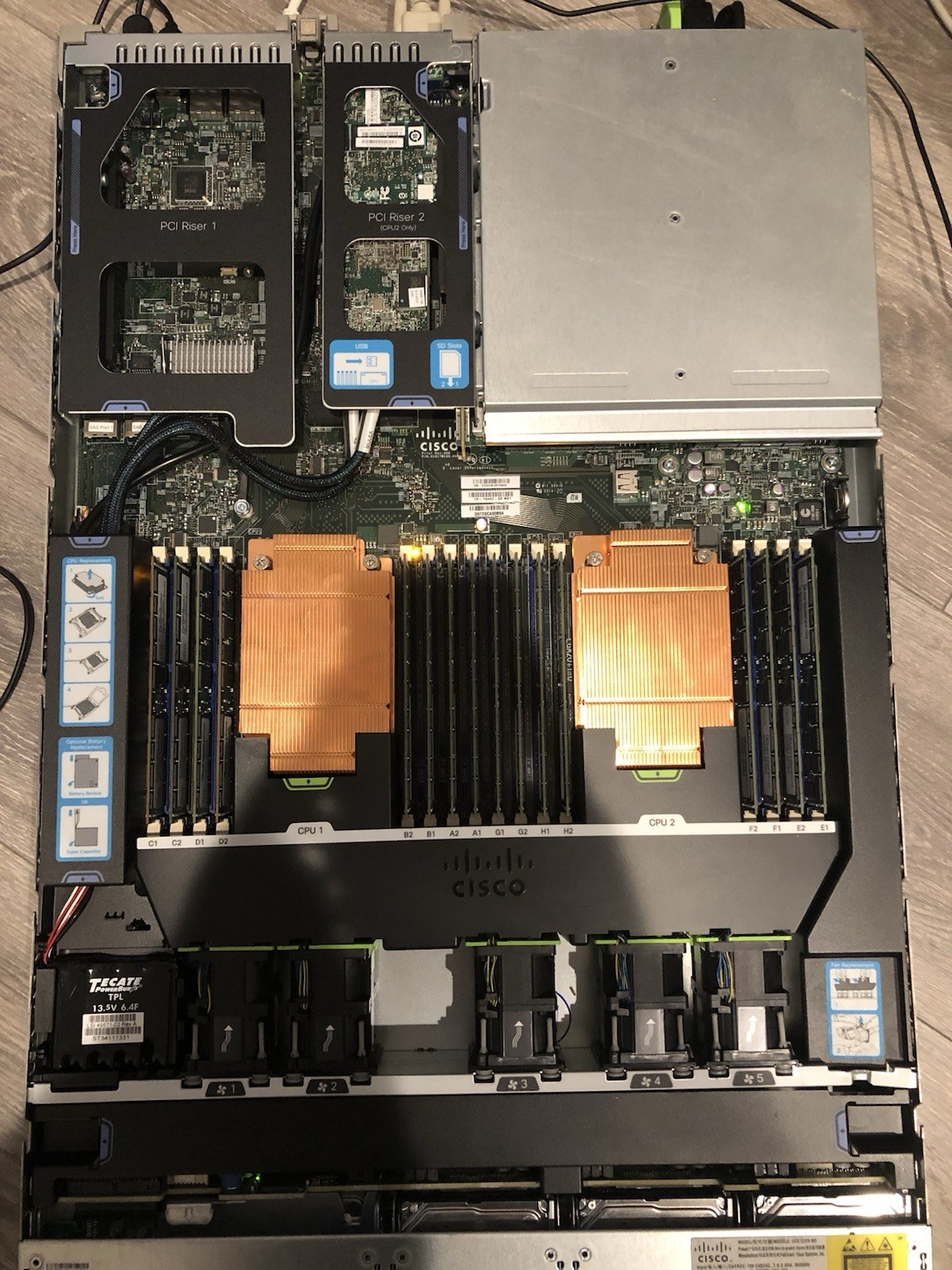 UCS C220 M3 SFF (2xXeon E5-2690, 128 GB memory, HDDx4) server.