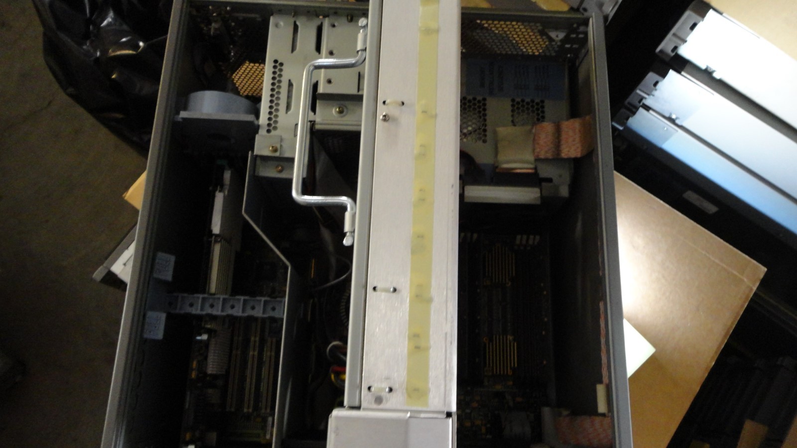 HP VISUALIZE B1000 Workstation 768mb (NoHDD )CD-ROM FX4 DVI PA8500 300Mhz A4985A