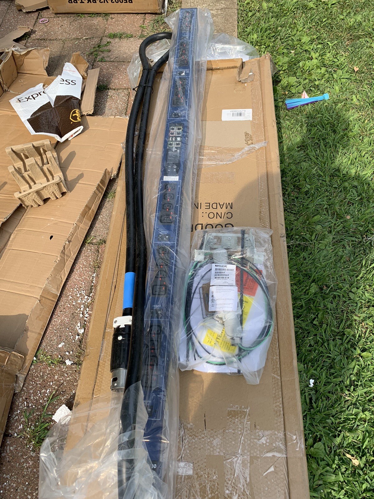Rarita PX3-4537-E2N3-V2K1 24 Outles 208 V