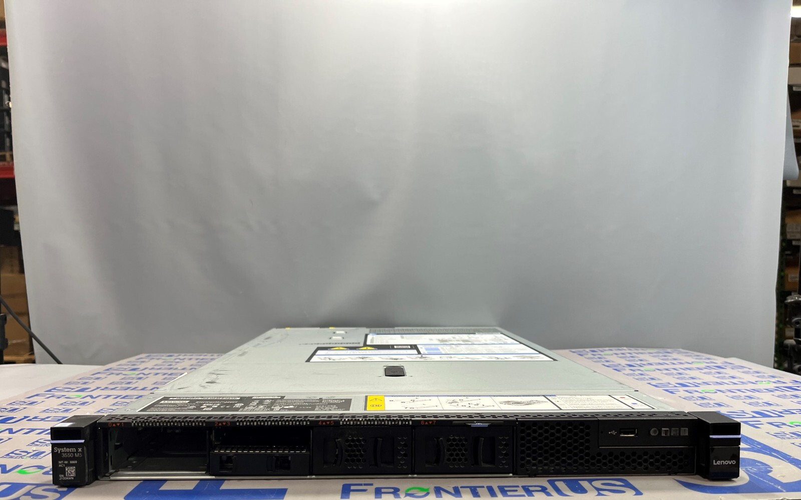 8869-AC1 LENOVO X3550 M5 Server Base with 8x 2.5″ SFF SAS Disk Backplane