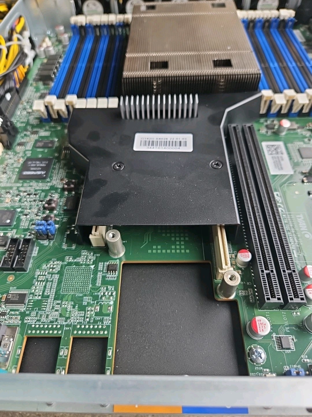 Tyan Gt62d-B8026 Single EPYC Barebone Server