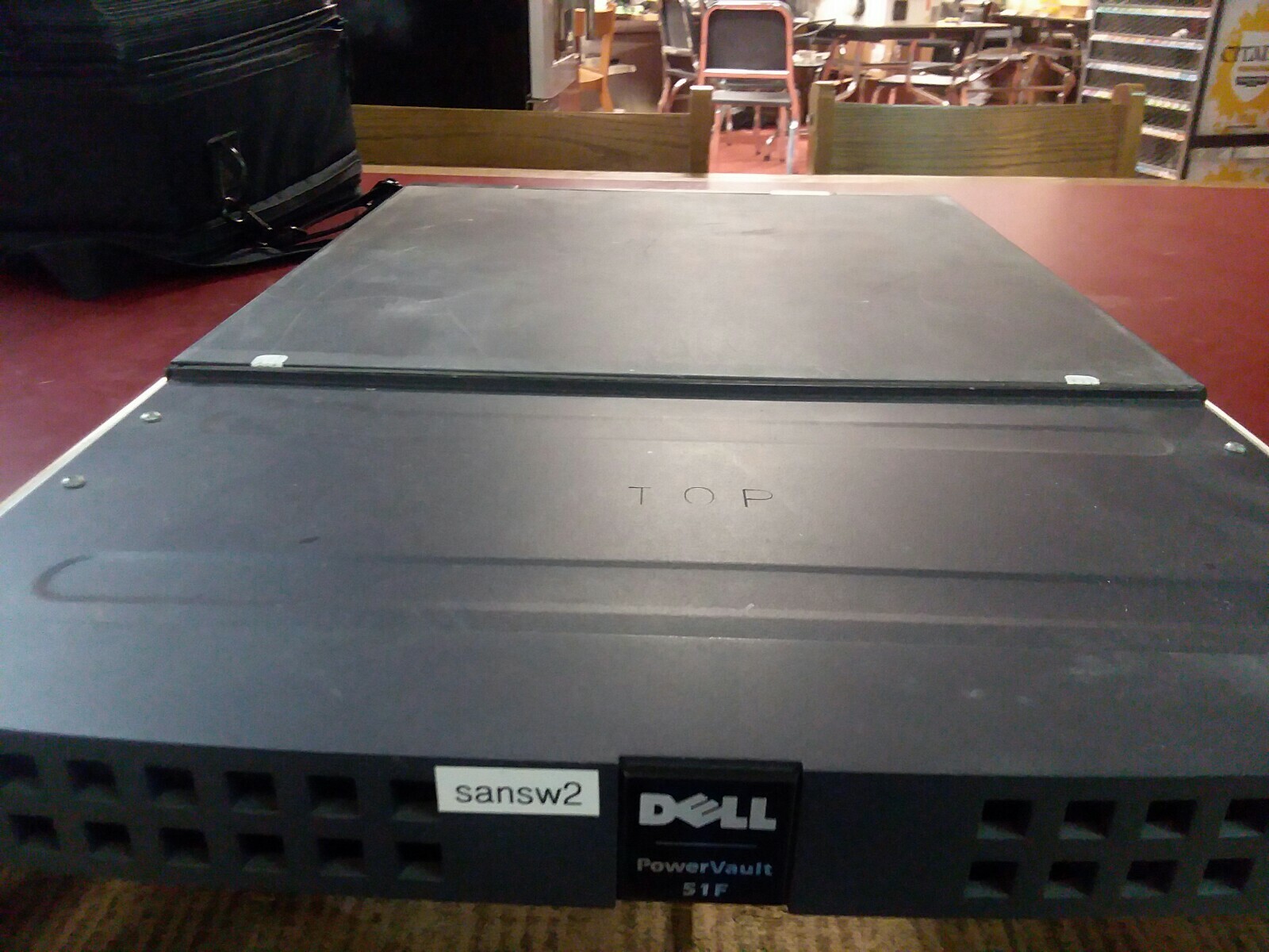 DELL POWERVAULT 51F 8 PORT FC Fiber/fibre SWITCH 8p