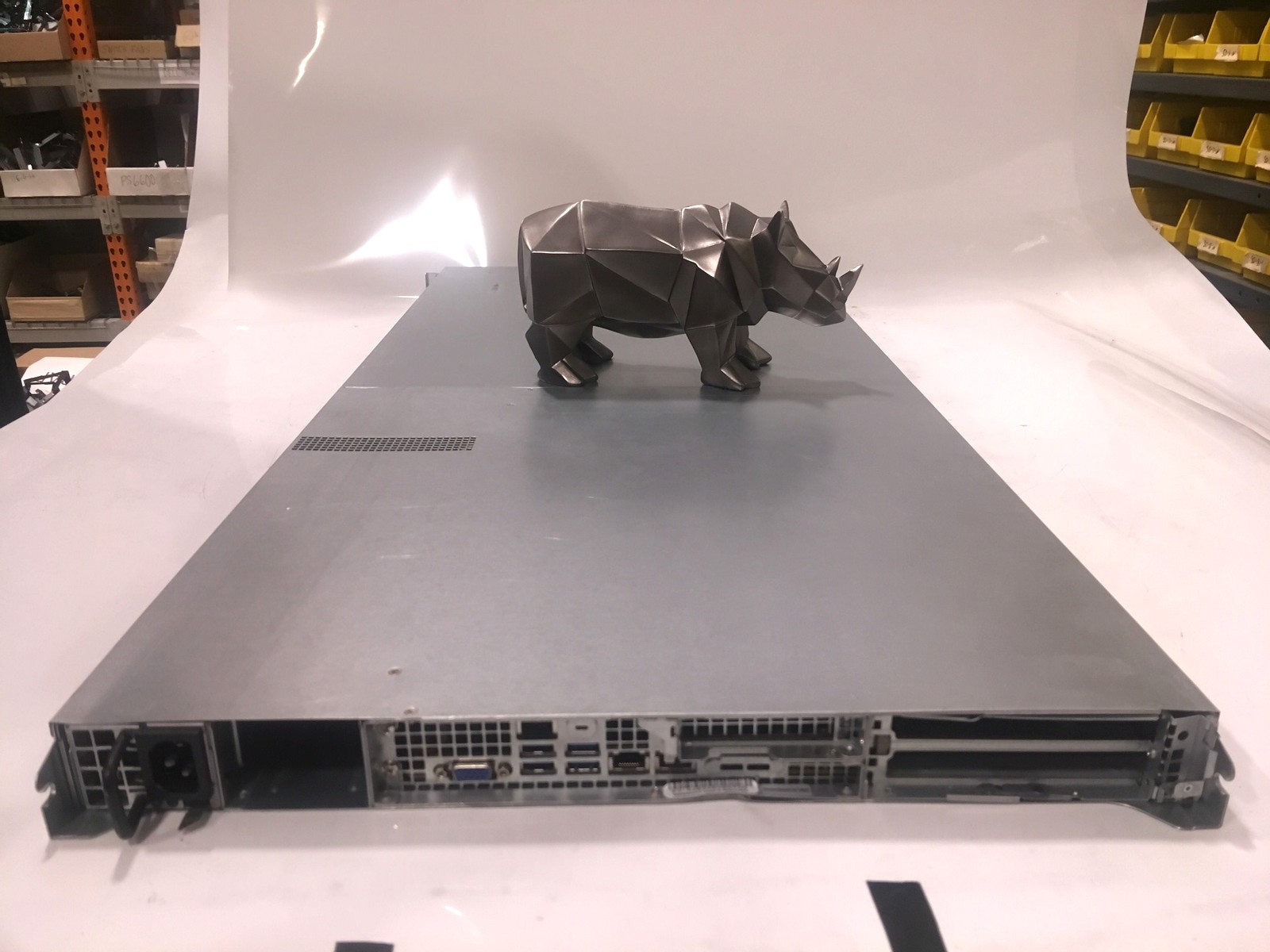 SuperMicro 6019P-ACR12L 1U LFF Server w/ AOM-S3224-L, dual PSU, 2x heatsinks