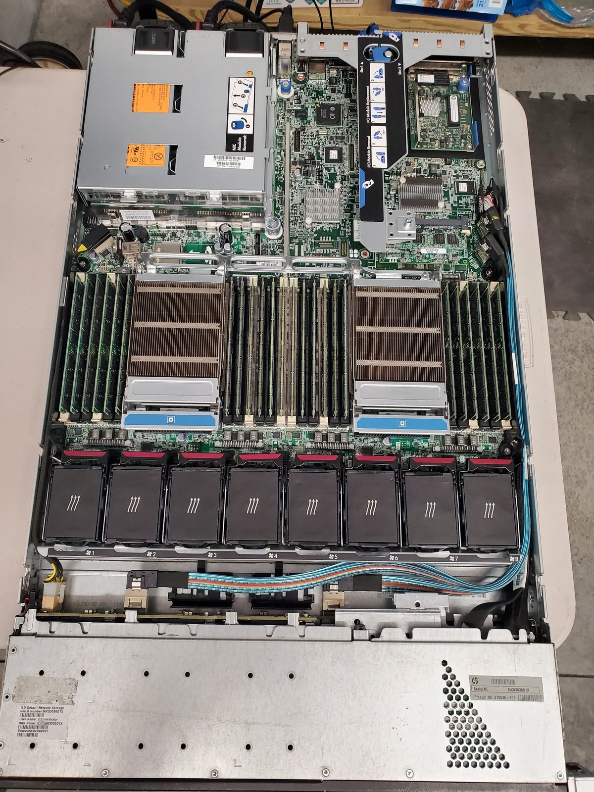 HP Proliant Server DL360 Gen8; 2P E5-2640, 128GB, 2x146GB SAS
