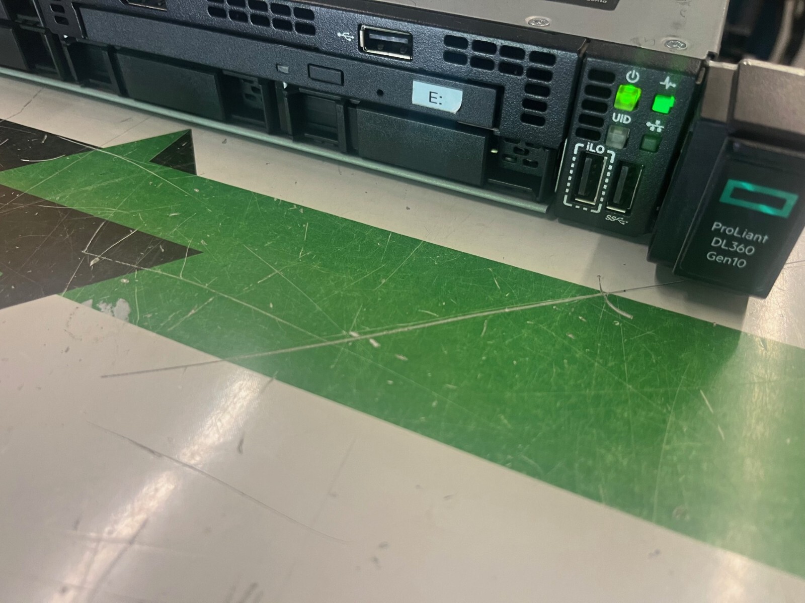 P06453-B21 HPE PROLIANT DL360 GEN10 4110 1P 8SFF 2x 500W NO RAM 2x 300GB HDD