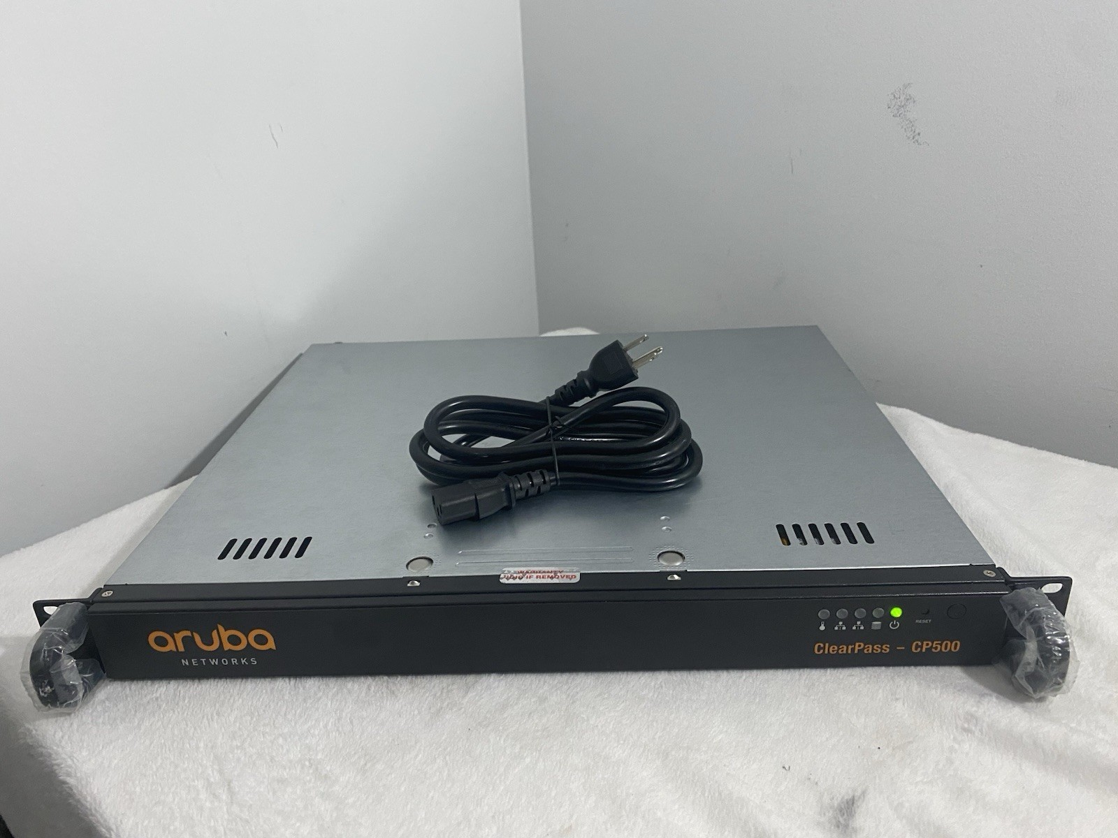 Aruba Networks ClearPass CP500 NEI S-1200 R3 460-1229-02 with Power Cord &Ear Ra