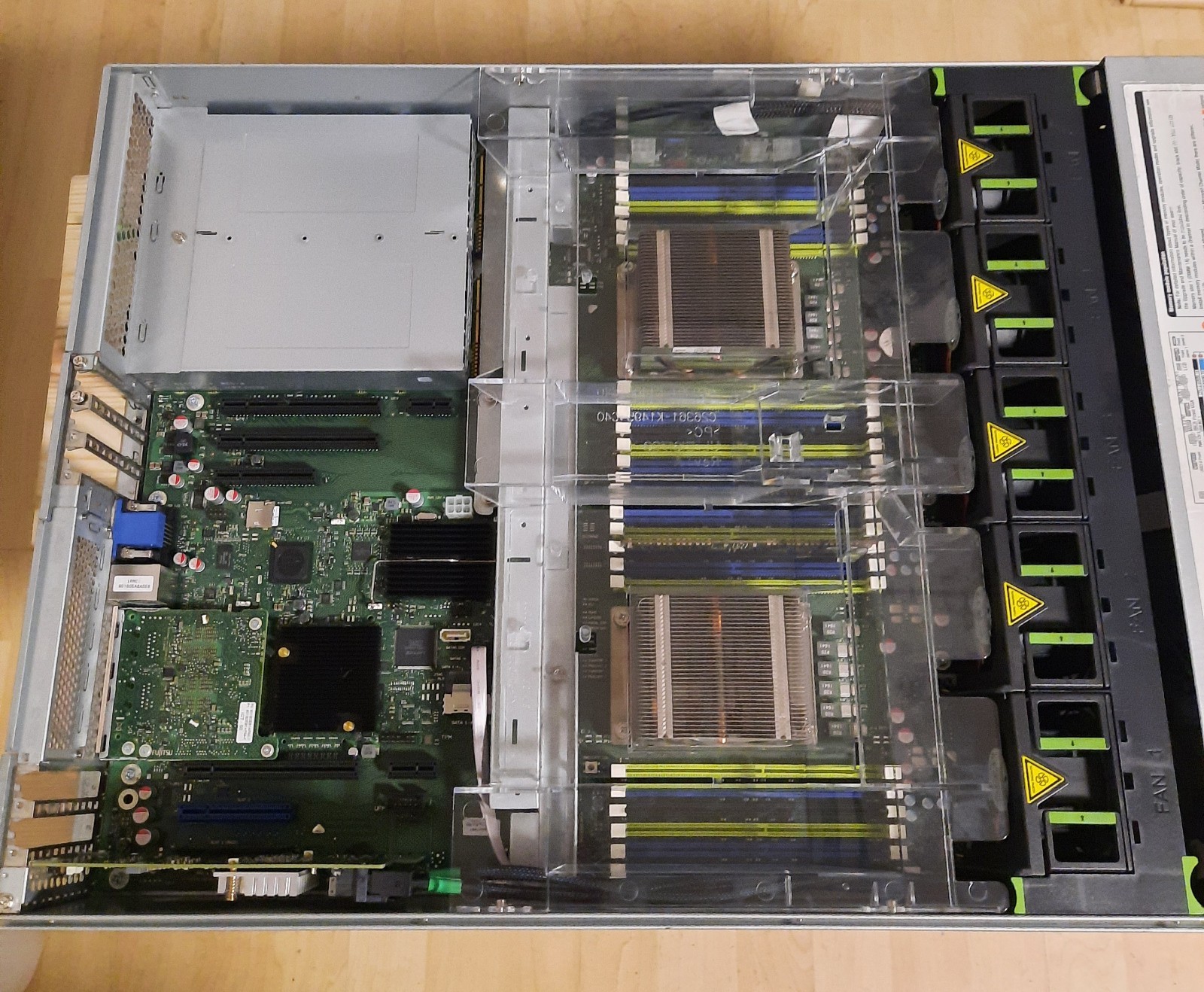 Fujitsu Primergy RX2540| PR300D M2 2 XEON Rack Server