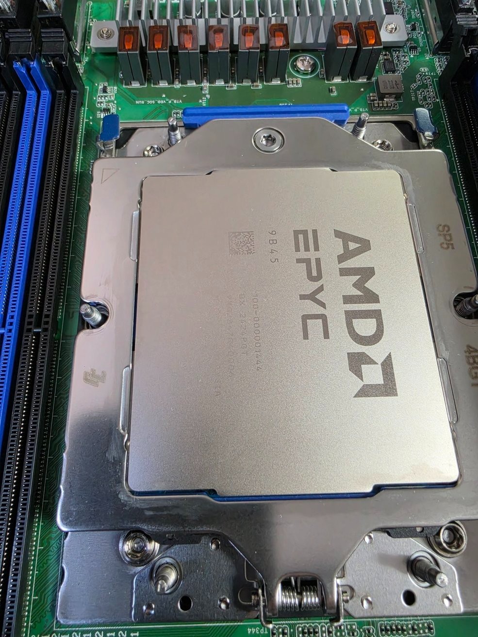 1U Asrock MONSTER AMD 128 core EPYC 9B45 Turin 1.1TB DDR5 30TB NVMe, 2x200G