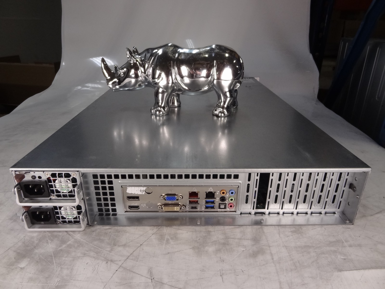 SuperMicro CSE-825 W/ X11SCA-F 8x 3.5in Server w/Trays, X11SCA-F, Dual PSU