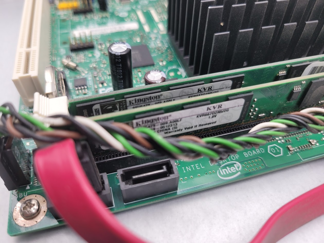 SuperMicro CSE-512 3.50 GHz Intel Pentium G4560 2×2 4GB DDR4 Server Hdd 1tb