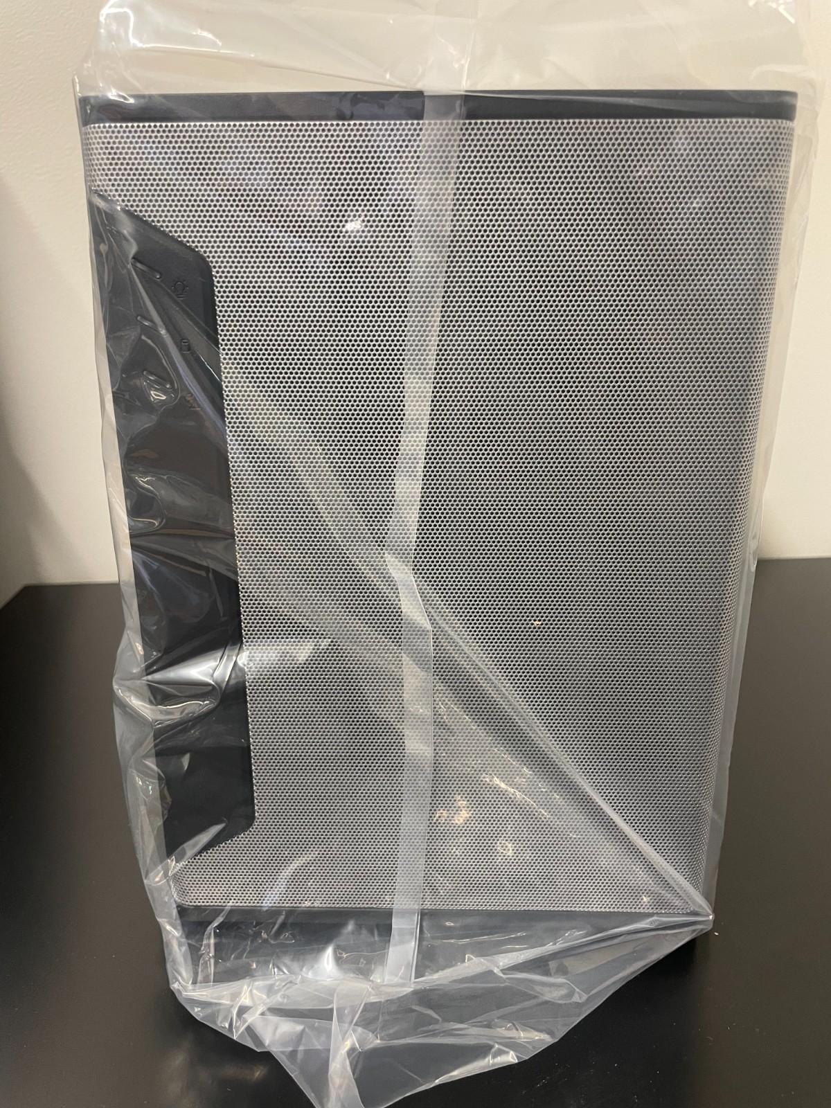 New Chenbro SR301 Server Chassis SR30169H01*15676 12GBps 4-Bay 3.5″