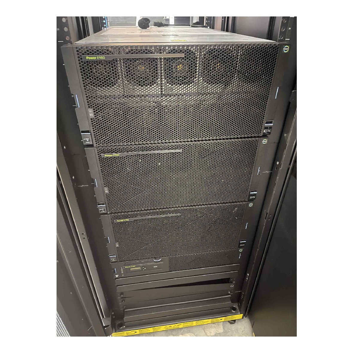 9080-M9S EFN1*3 Server IBM 3.5TB RAM 3xEFN1 64xCORE VIOS 3.7GHZ-3.9GHz