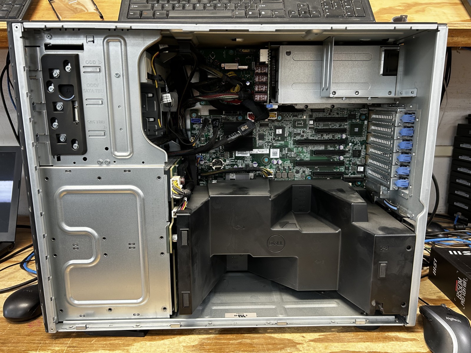 Dell PowerEdge T420 Xeon E5-2420 1.90 Ghz 12Gb ECC no HDD/SSD