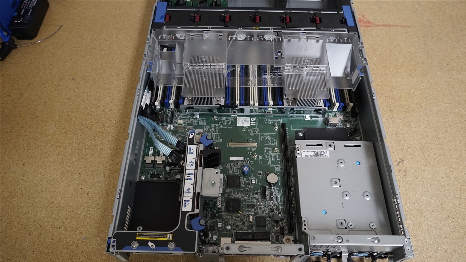 HP ProLiant DL380 Gen9 G9 8SFF 2x QUAD CORE E5-2623v3 3.0GHz 16GB RAM 2x 2TB SSD