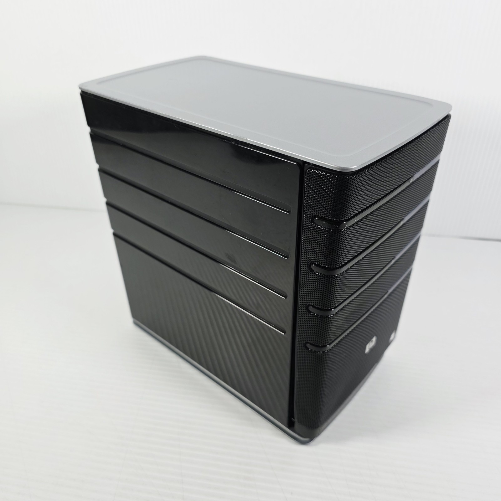 HP EX470 MediaSmart Server – Powers on Properly – Hard Drives Included
